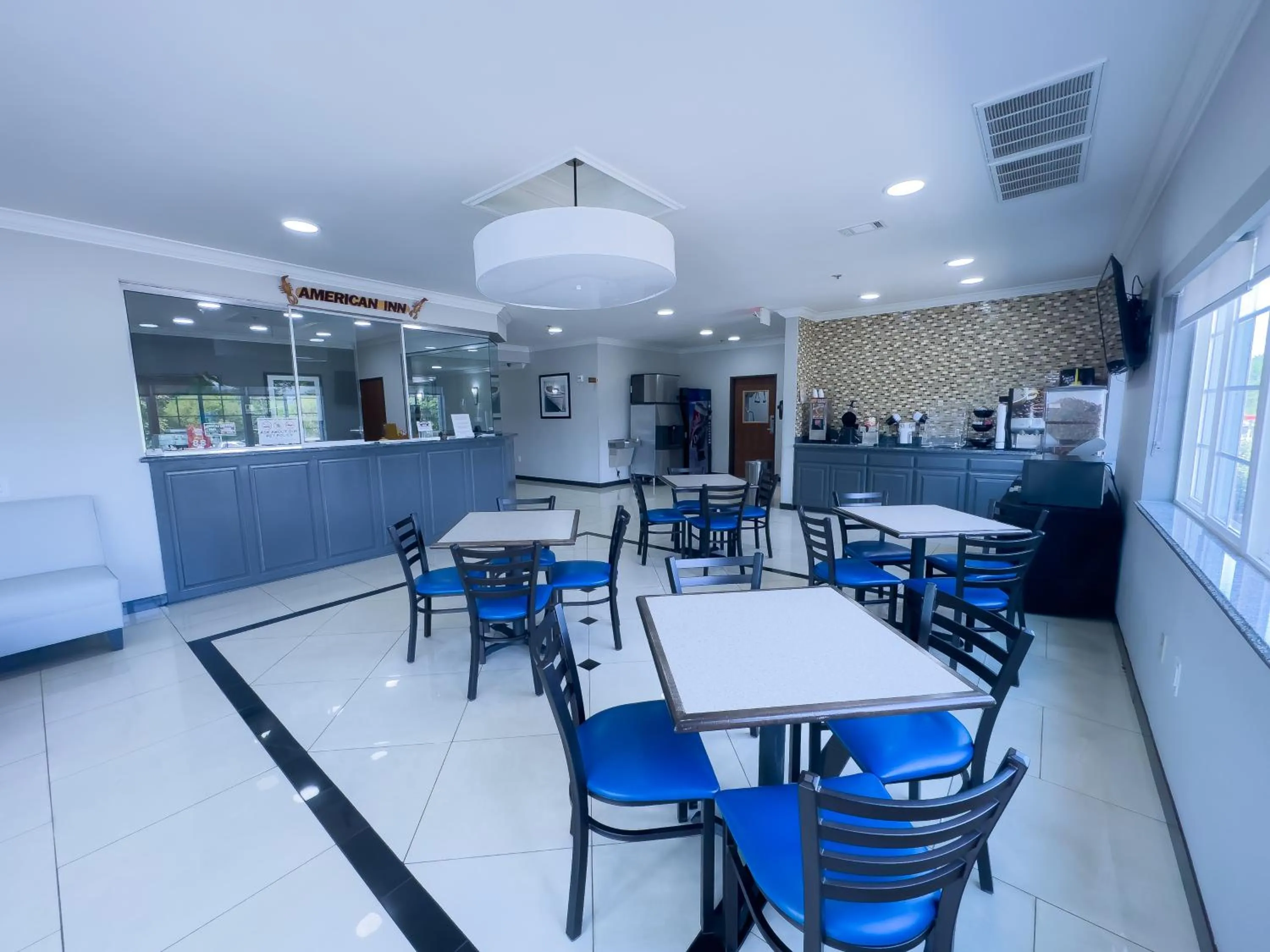 Breakfast in American Inn Madill