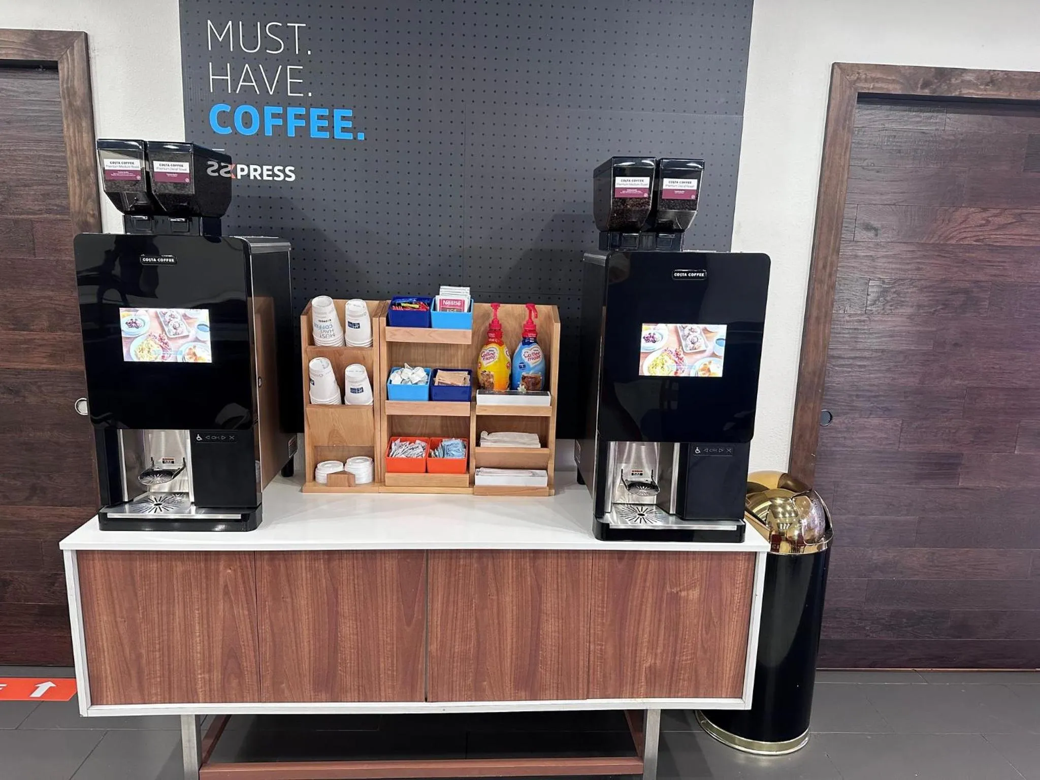 Lounge or bar in Holiday Inn Express Sealy by IHG