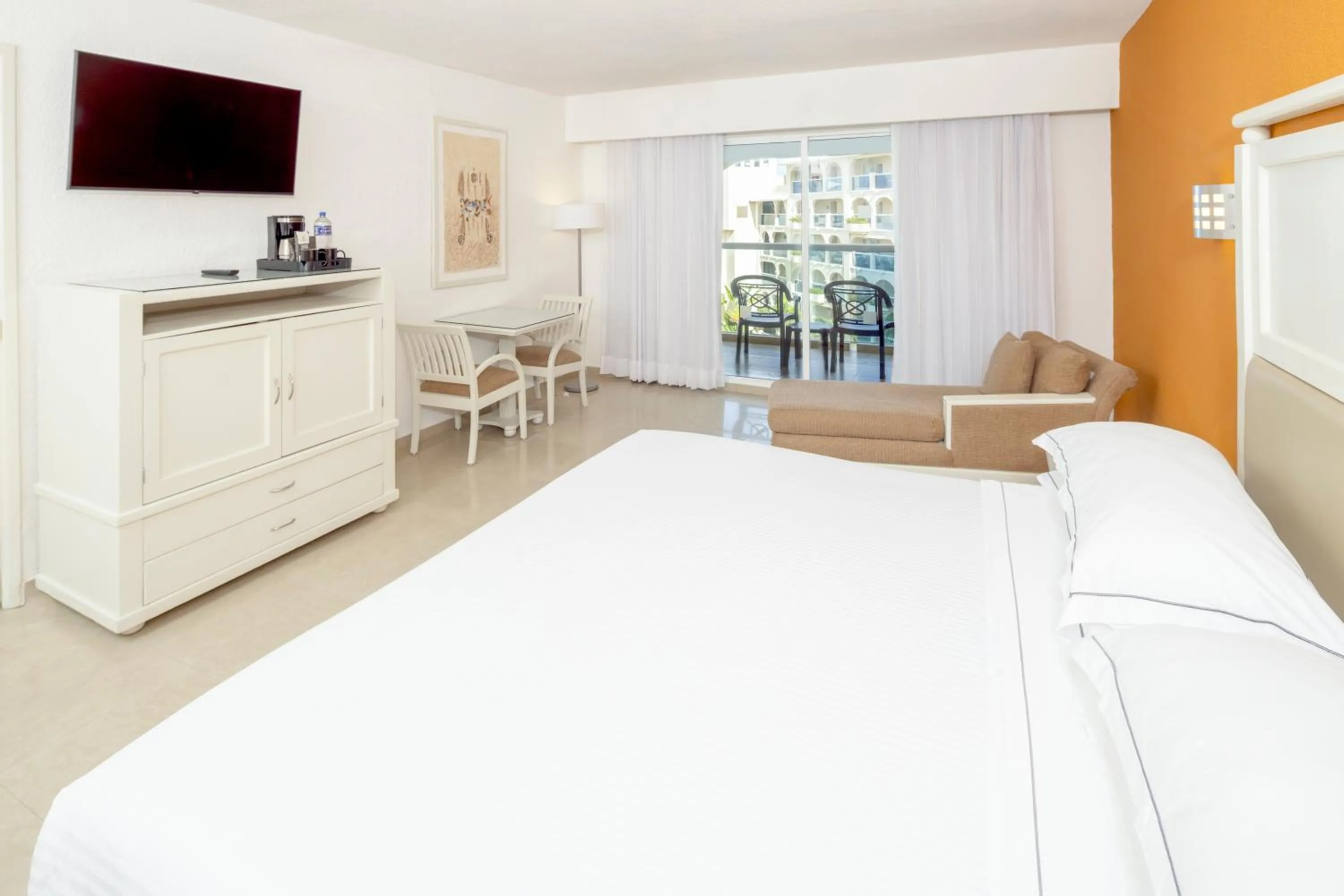 Bed in Occidental Costa Cancún - All Inclusive