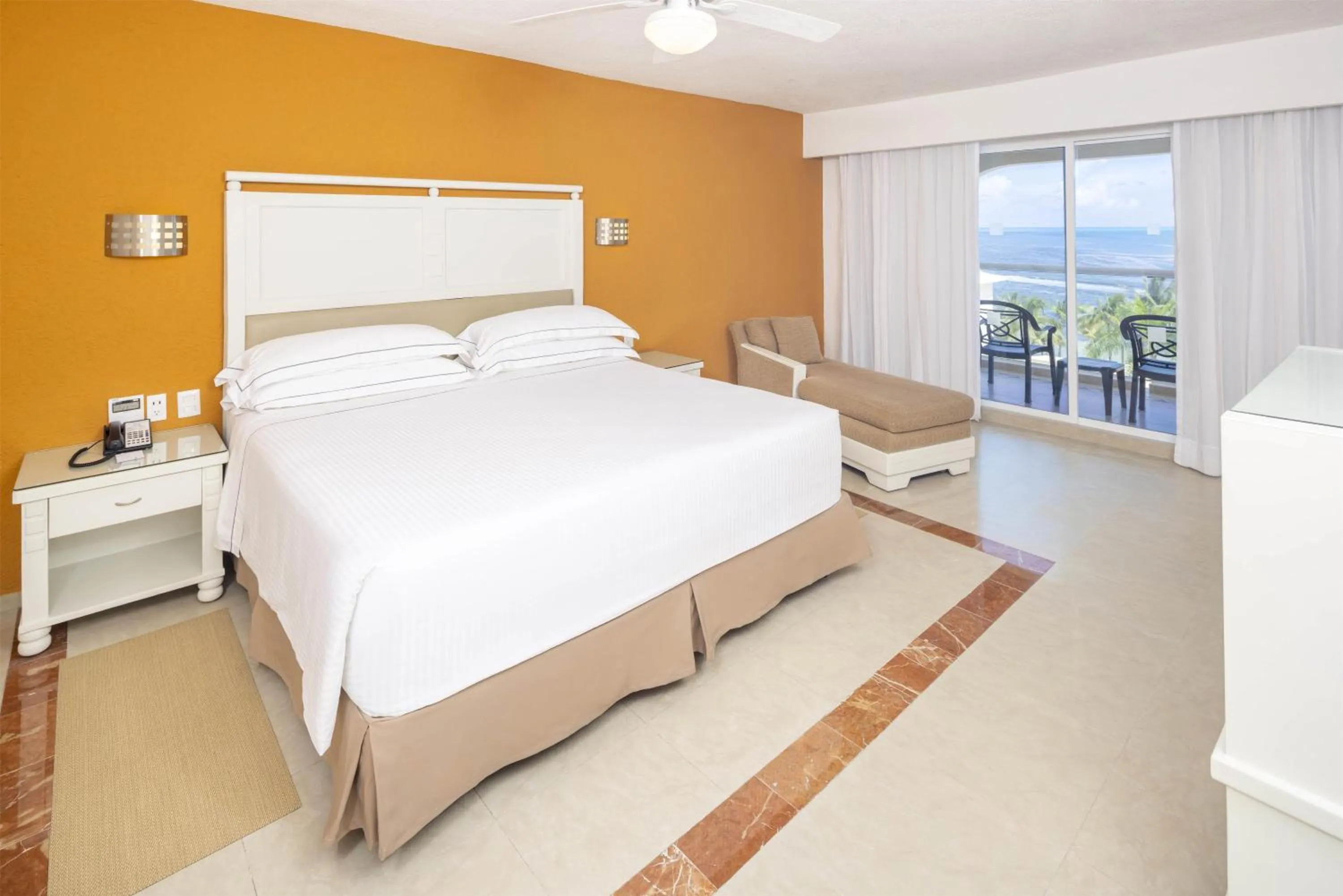 Bedroom, Bed in Occidental Costa Cancún - All Inclusive