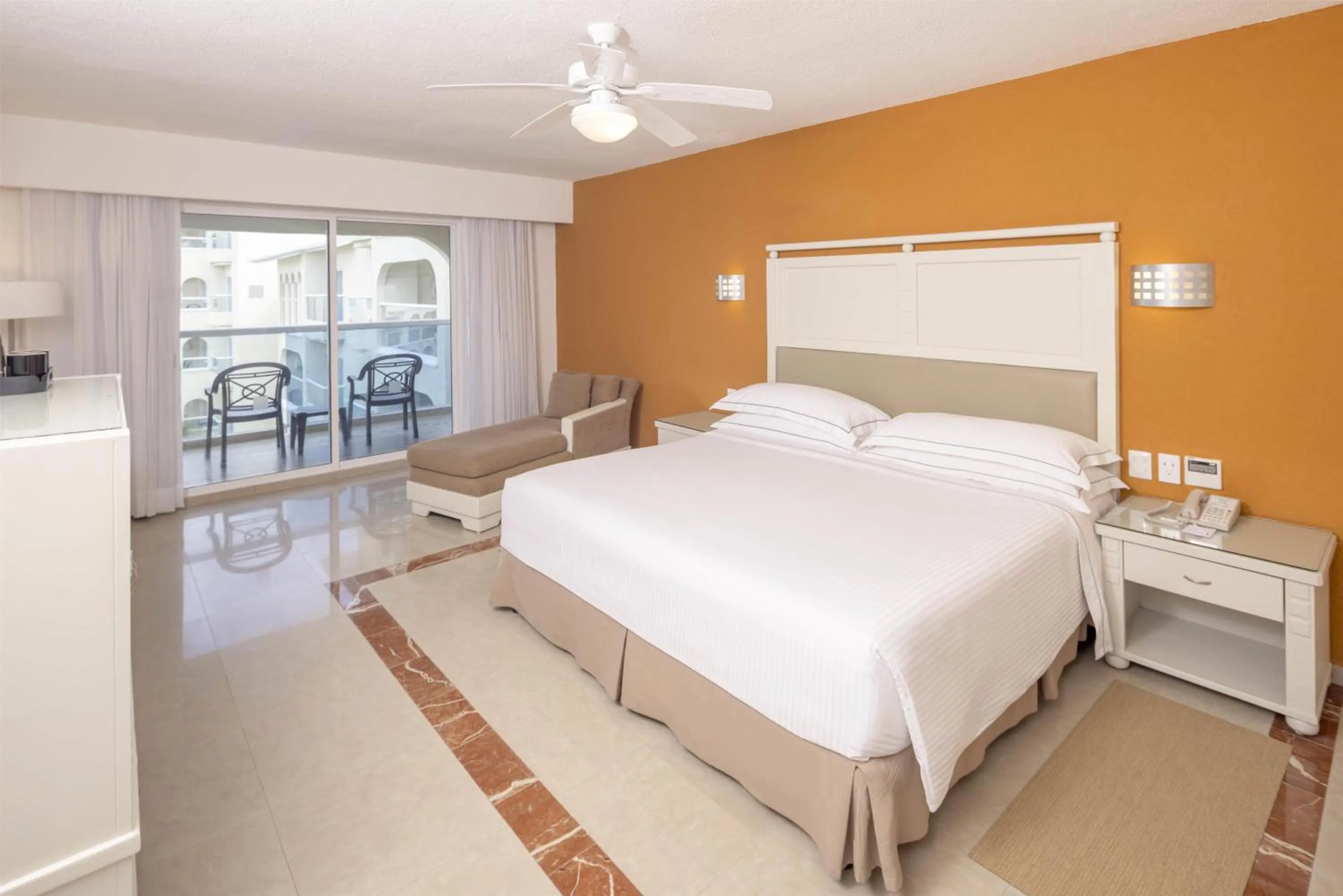 Bedroom, Bed in Occidental Costa Cancún - All Inclusive