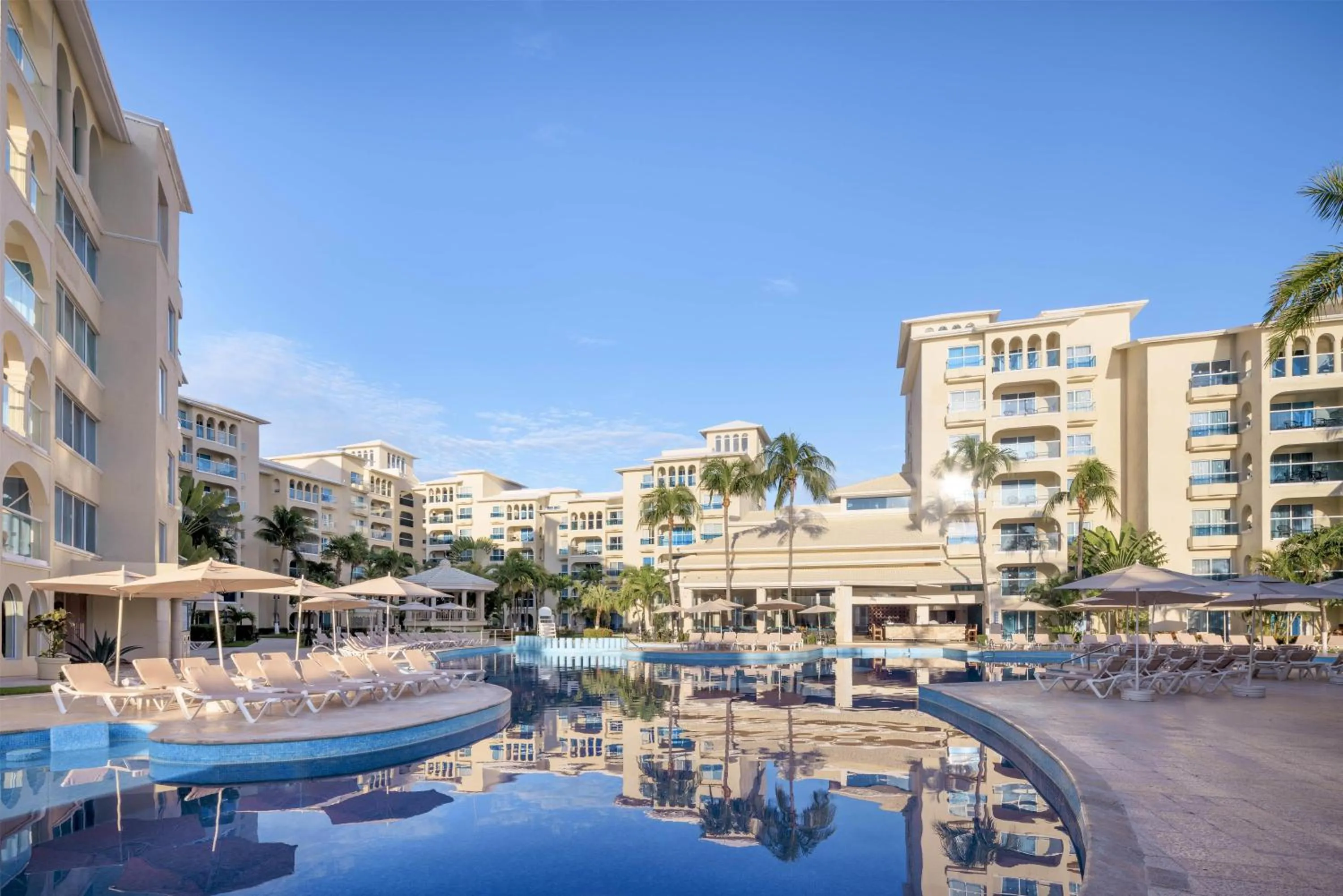 Pool view in Occidental Costa Cancún - All Inclusive