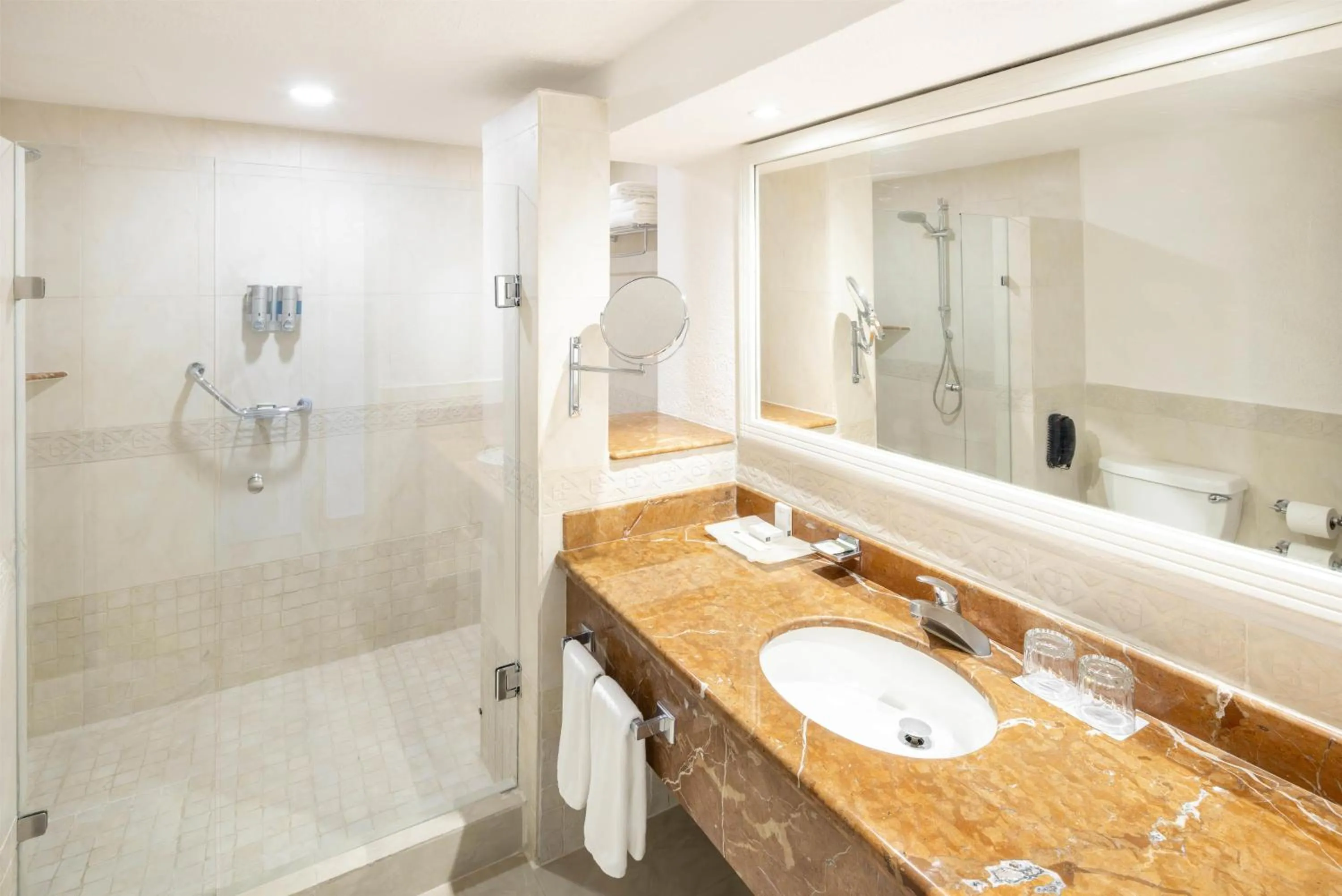 Bathroom in Occidental Costa Cancún - All Inclusive