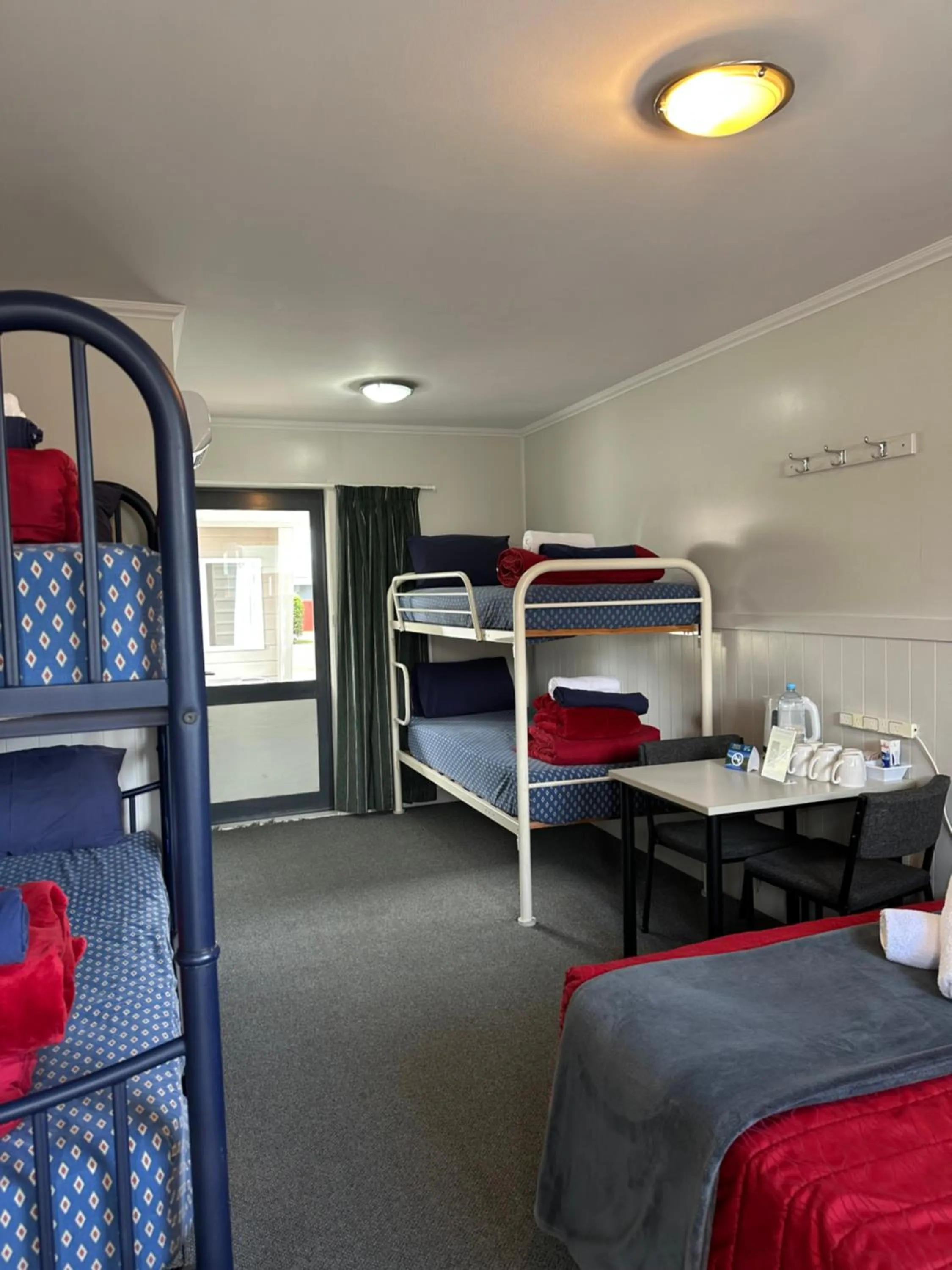 Coffee/tea facilities, Bed in Franz Josef TOP 10 Holiday Park