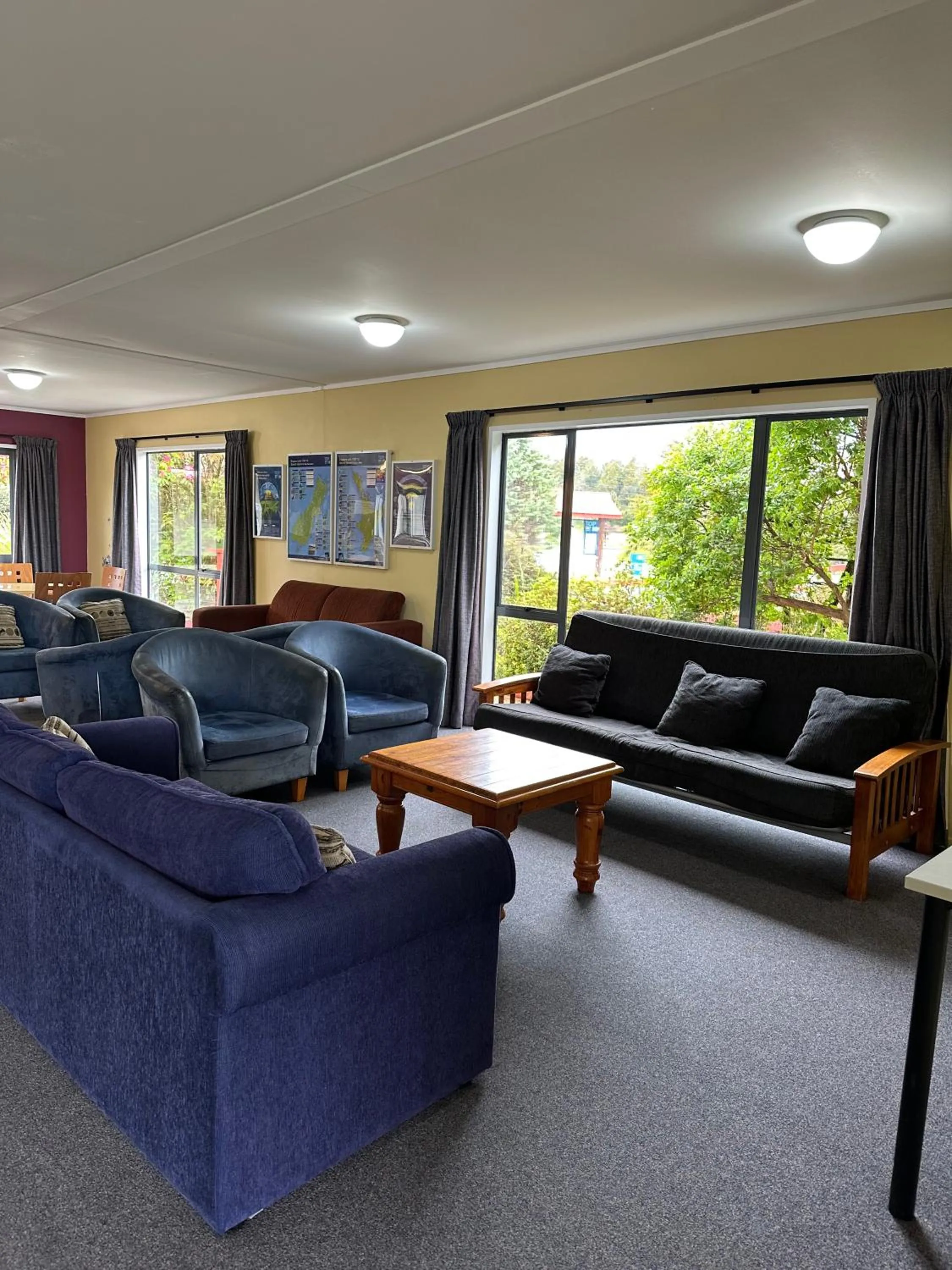 Communal lounge/ TV room in Franz Josef TOP 10 Holiday Park