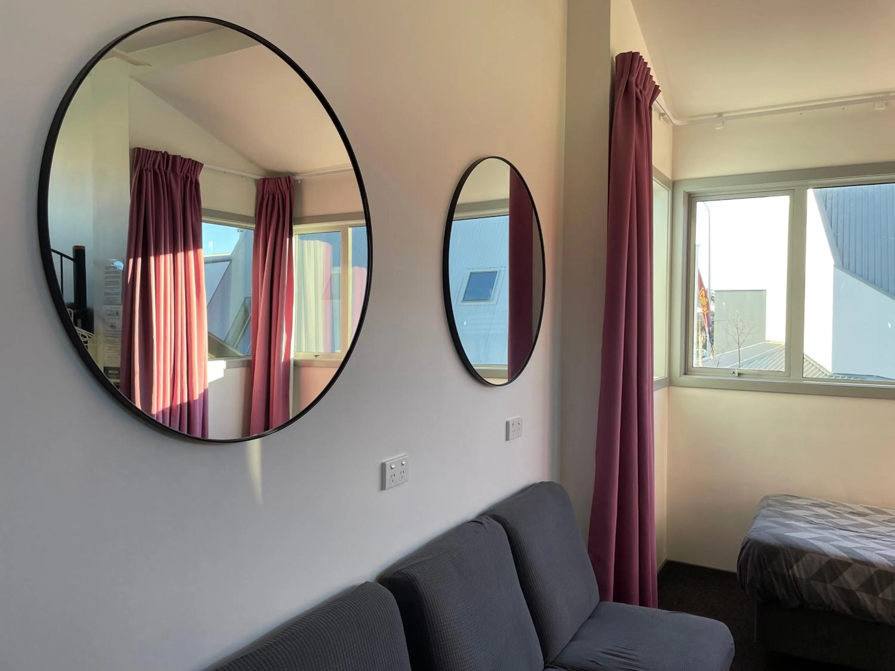 Seating area, Bed in YHA Nelson - Backpackers