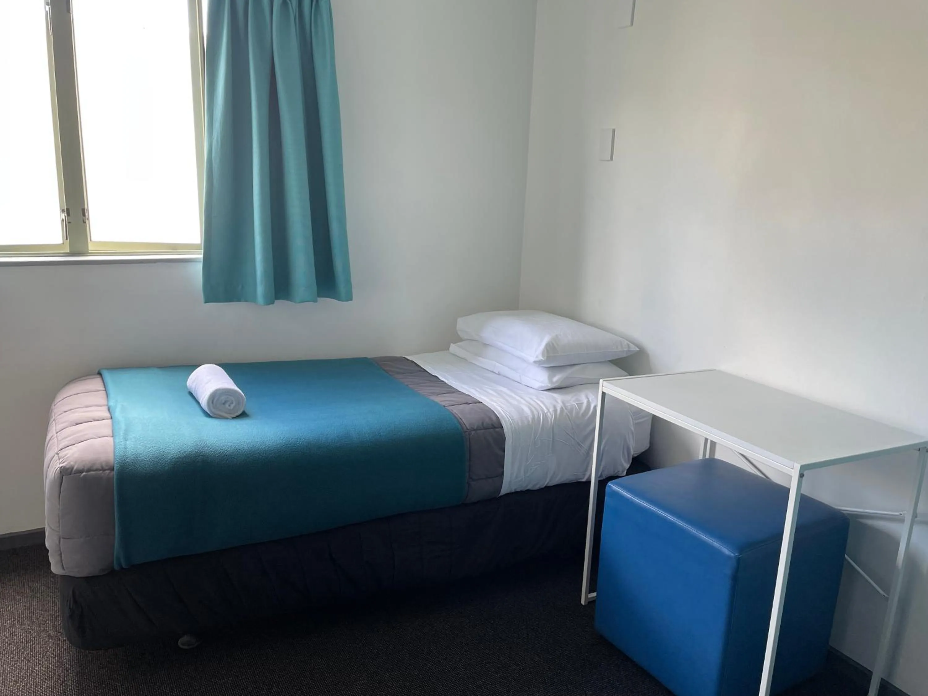 Photo of the whole room, Bed in YHA Nelson - Backpackers