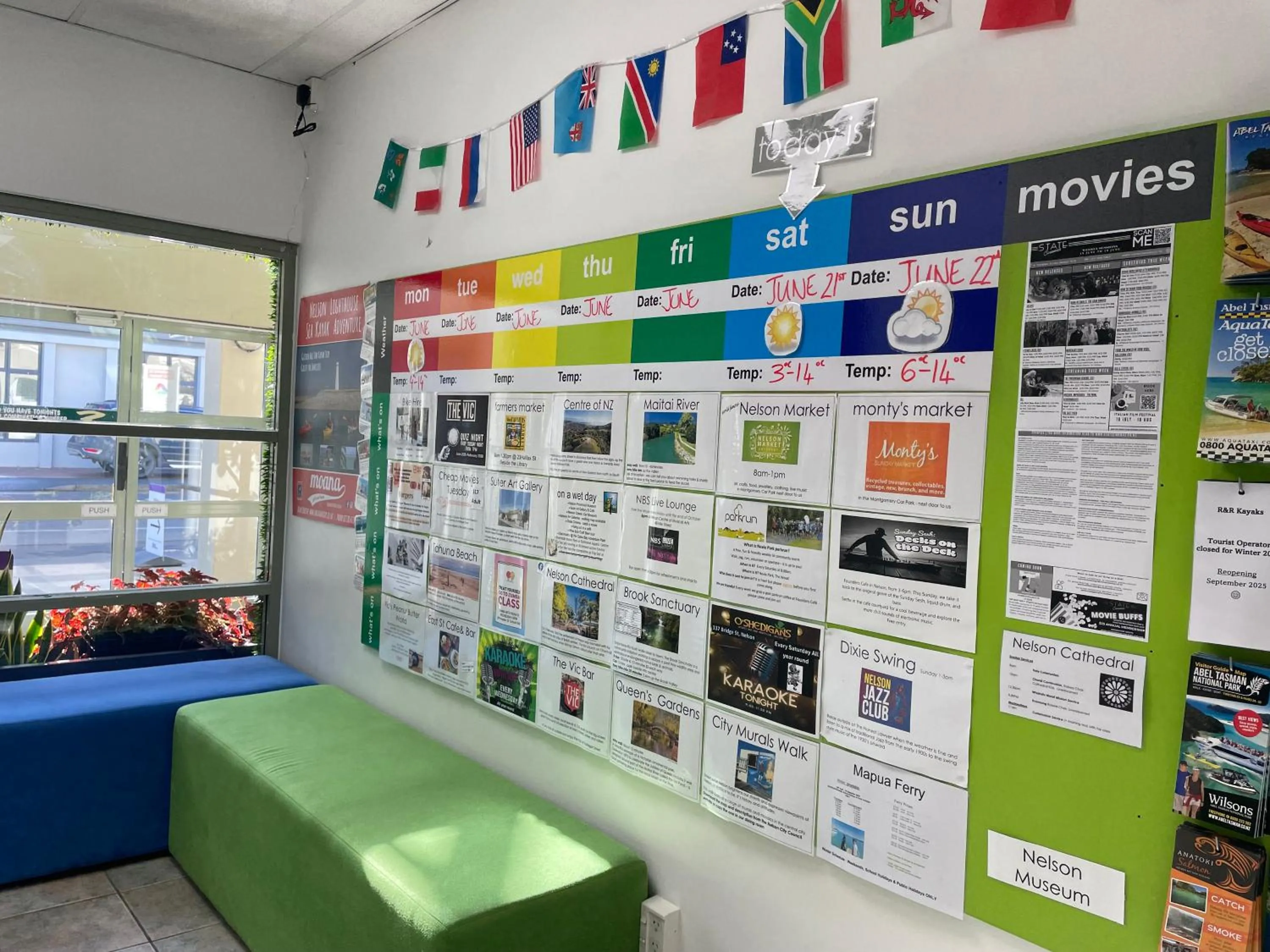 Lobby or reception in YHA Nelson - Backpackers