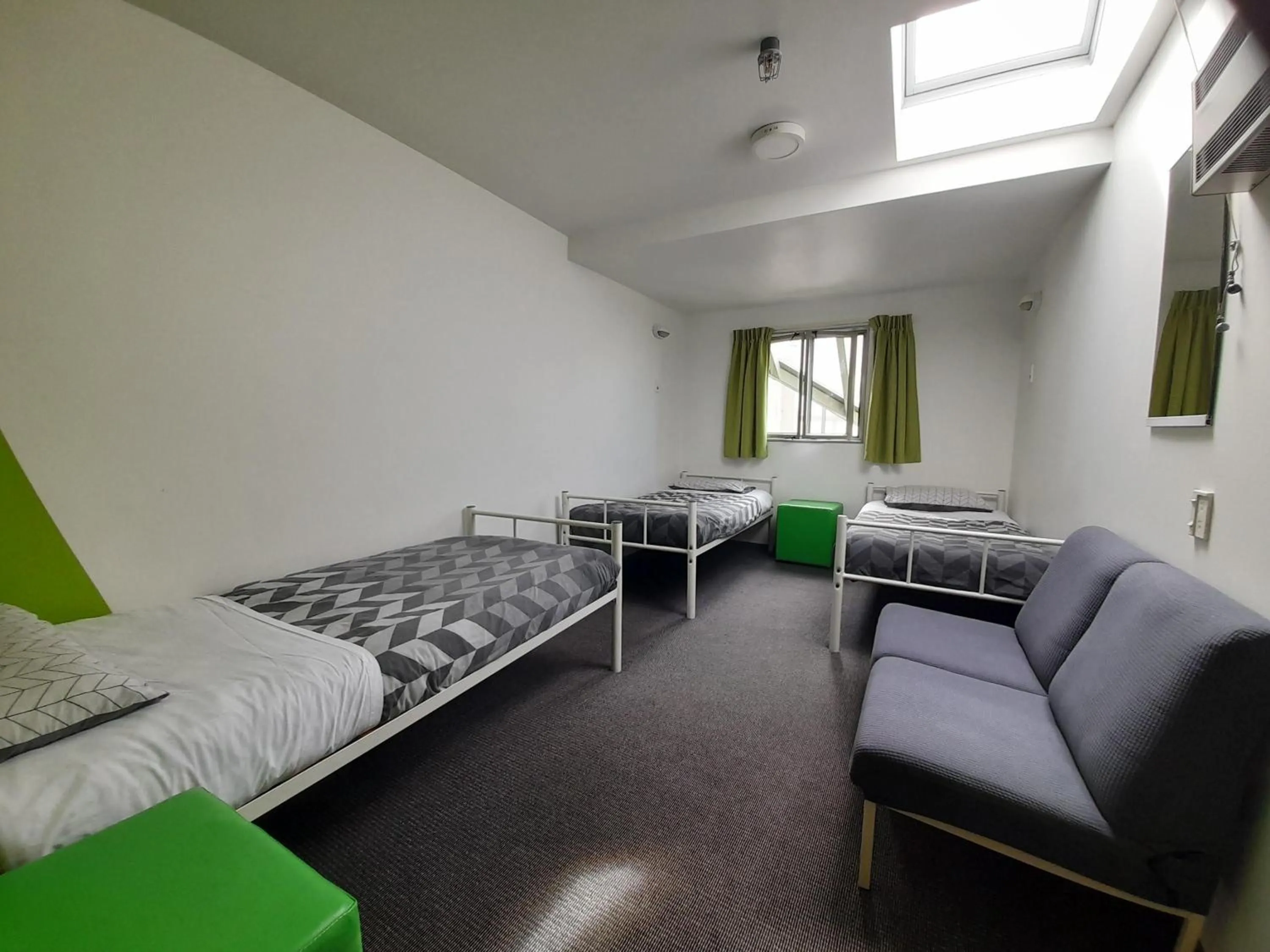 Photo of the whole room, Bed in YHA Nelson - Backpackers