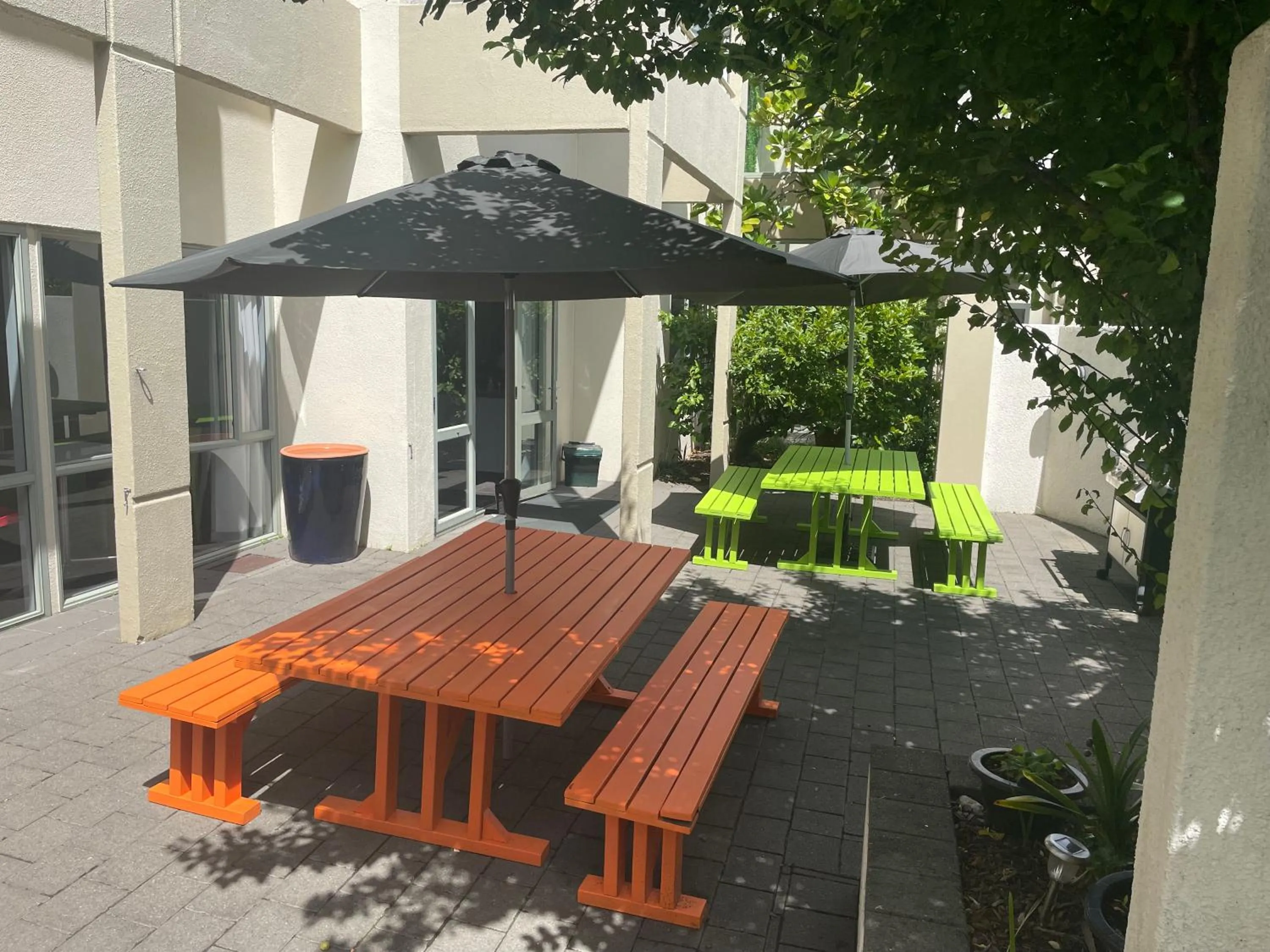 Patio in YHA Nelson - Backpackers