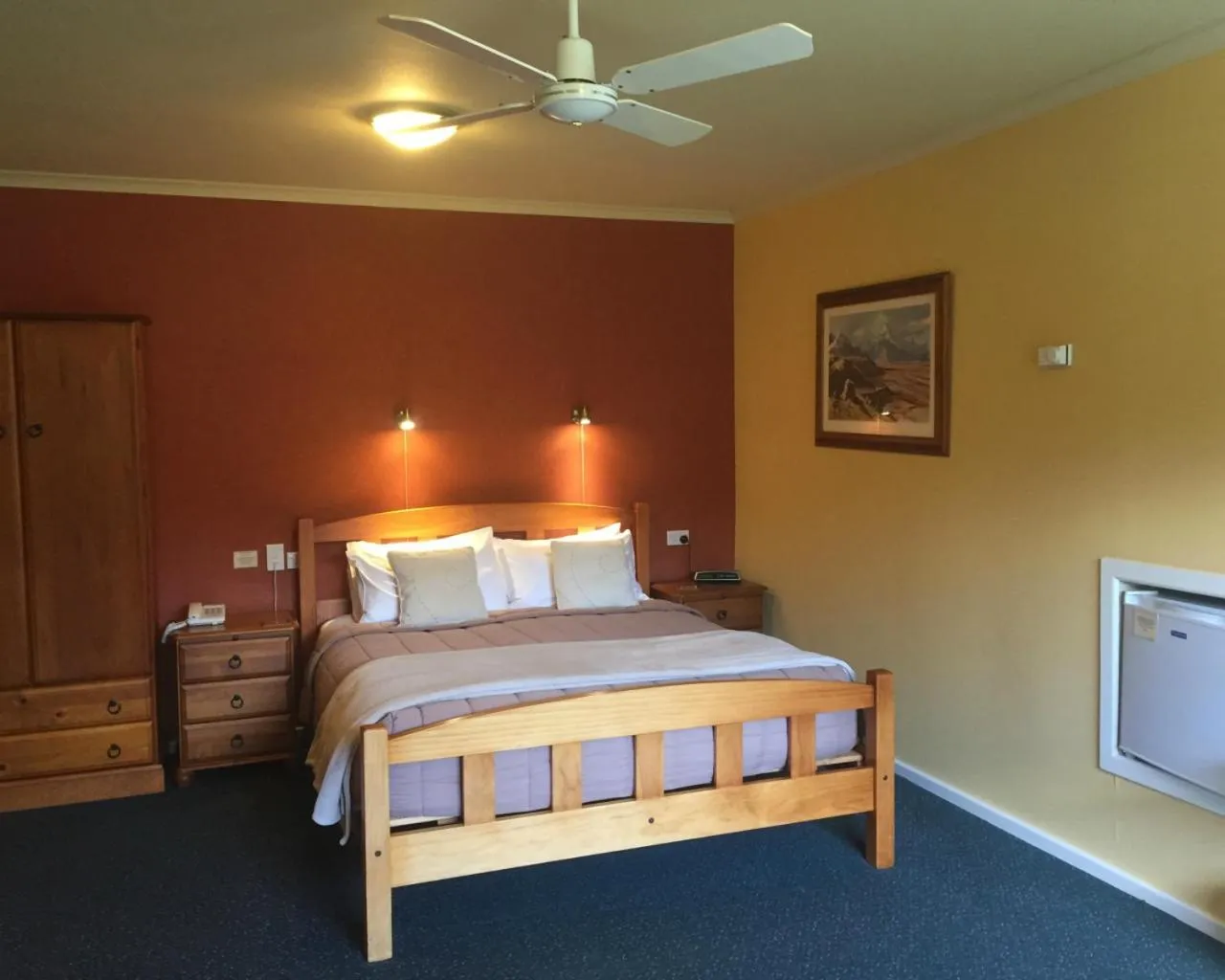 Bedroom, Bed in Lake Roxburgh Lodge
