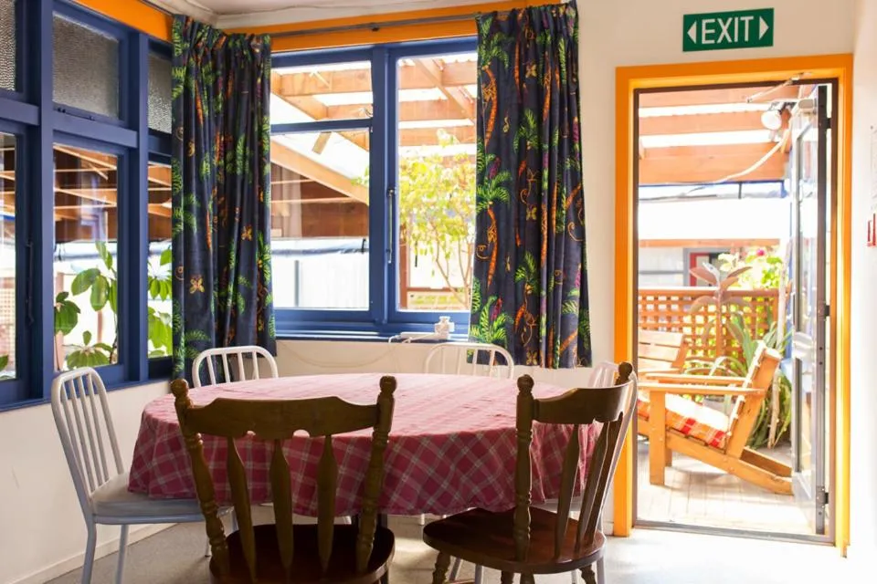 Dining area in Sequoia Lodge Backpackers