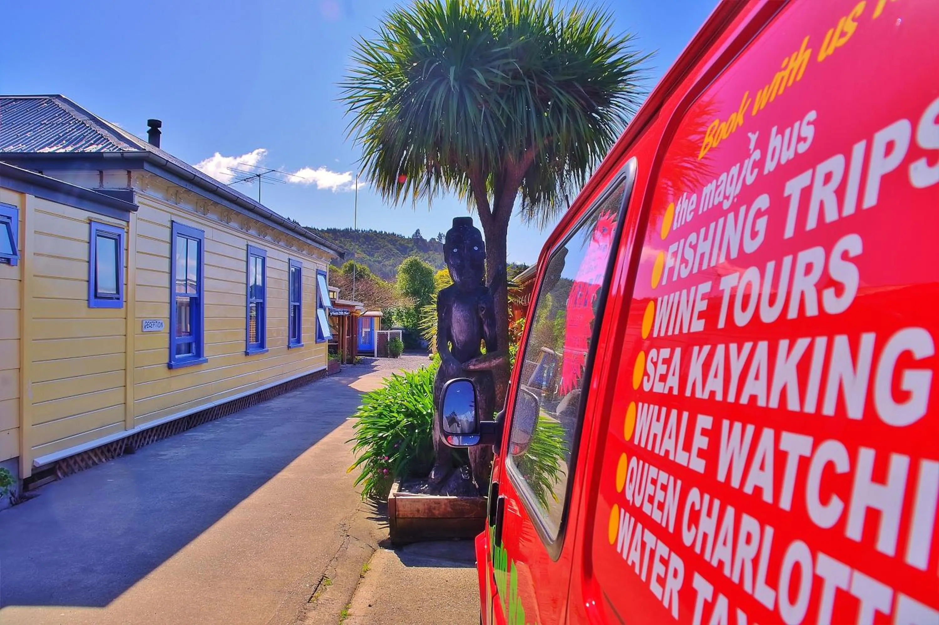 Facade/entrance in Sequoia Lodge Backpackers