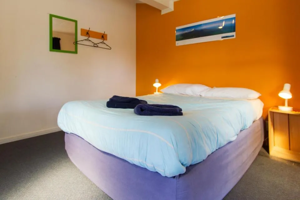 Bedroom, Bed in Sequoia Lodge Backpackers