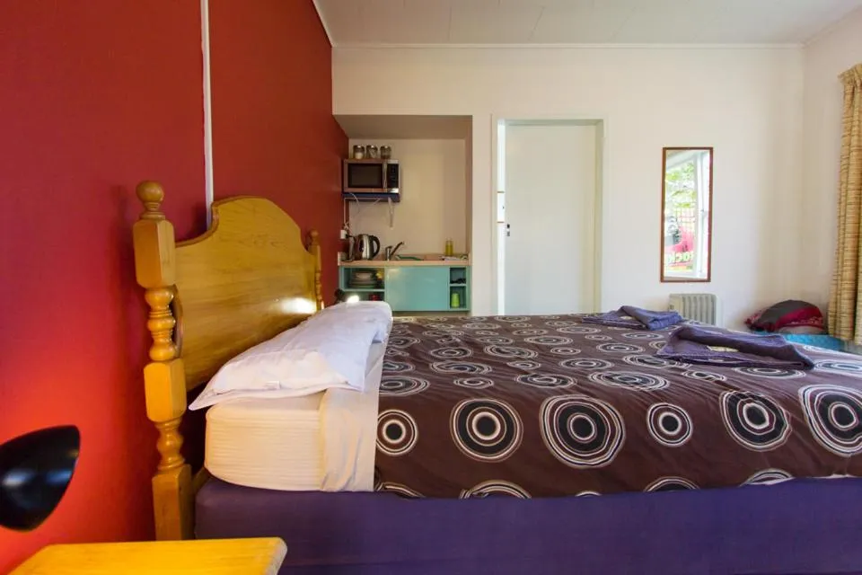 Bed in Sequoia Lodge Backpackers