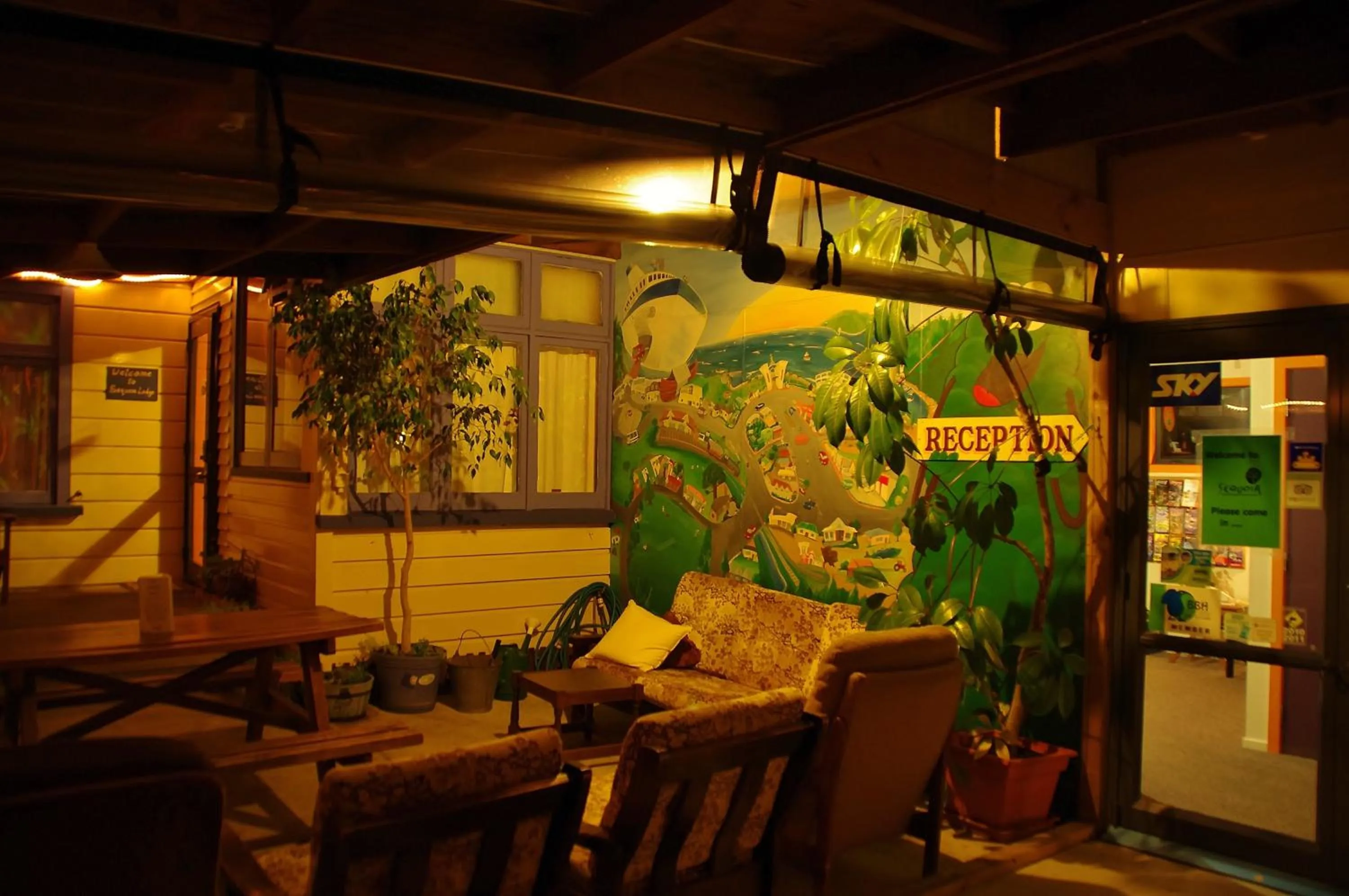 Lobby or reception in Sequoia Lodge Backpackers