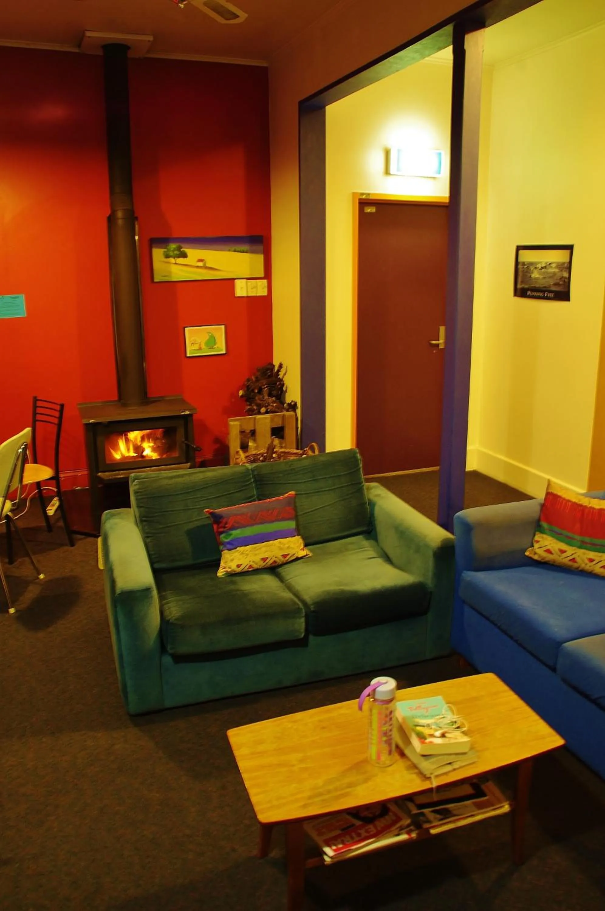 Lounge or bar in Sequoia Lodge Backpackers