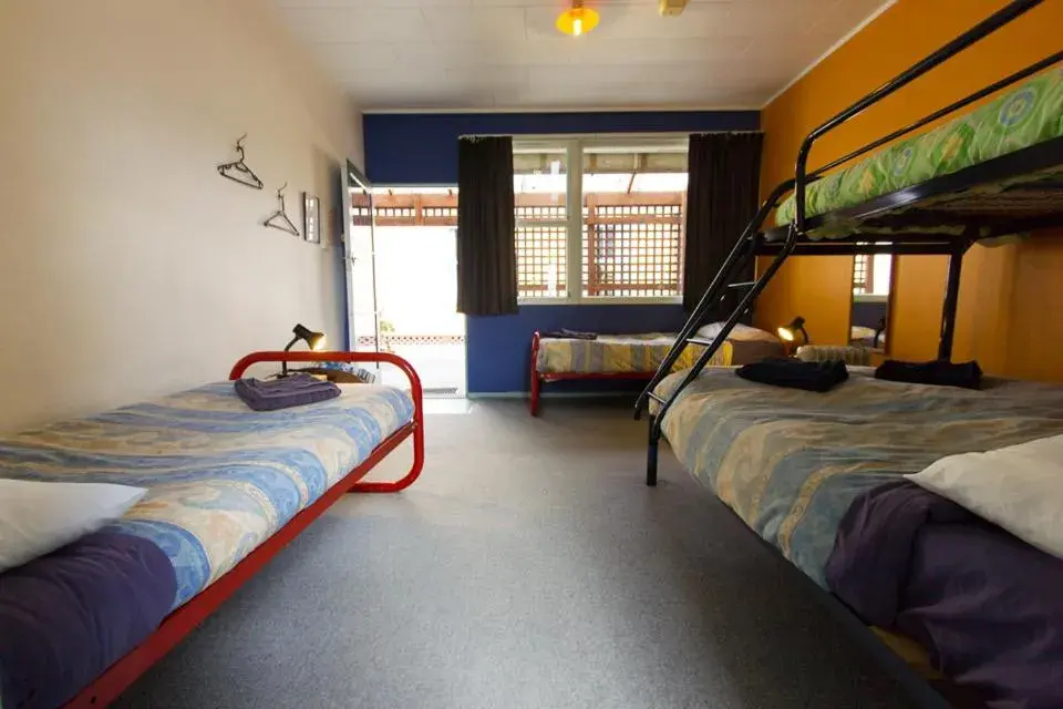 Family Room with Private Bathroom in Sequoia Lodge Backpackers Family Room with Private Bathroom in Sequoia Lodge Backpackers