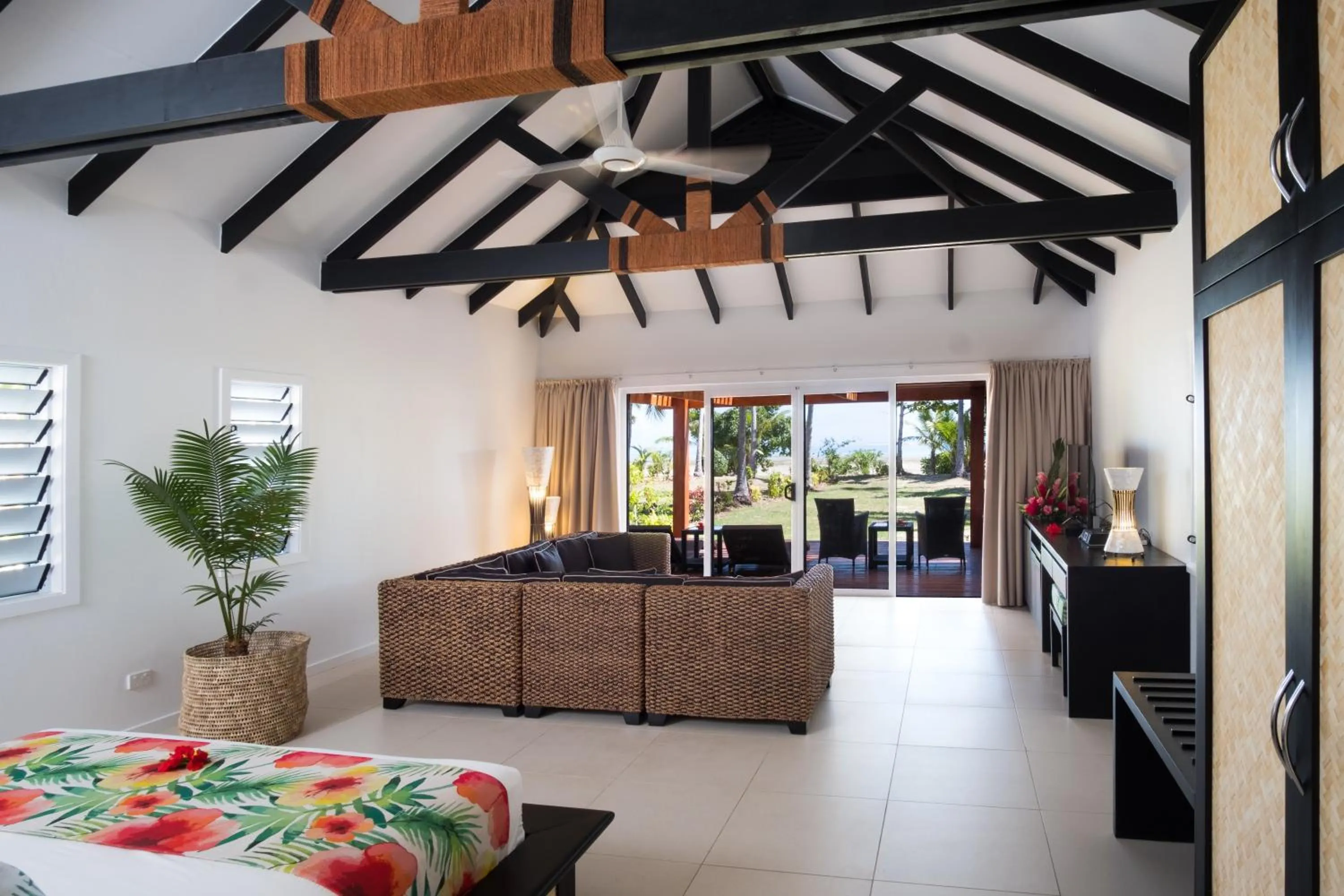Living room in Lomani Island Resort & Spa