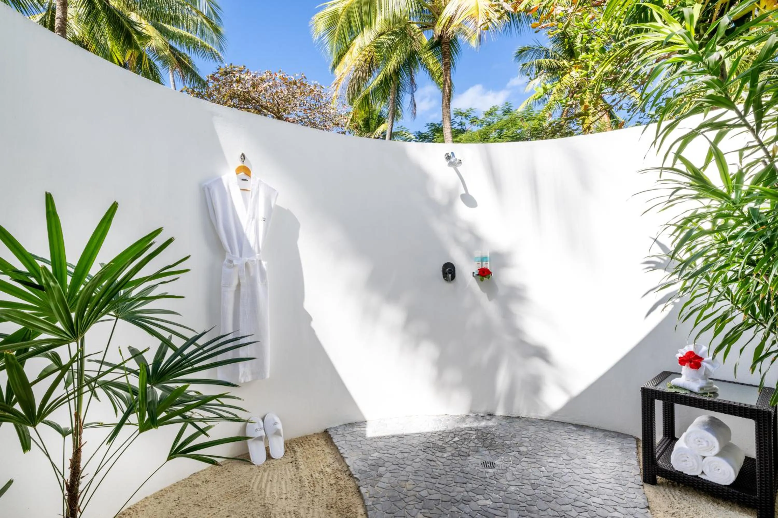 Shower in Lomani Island Resort & Spa