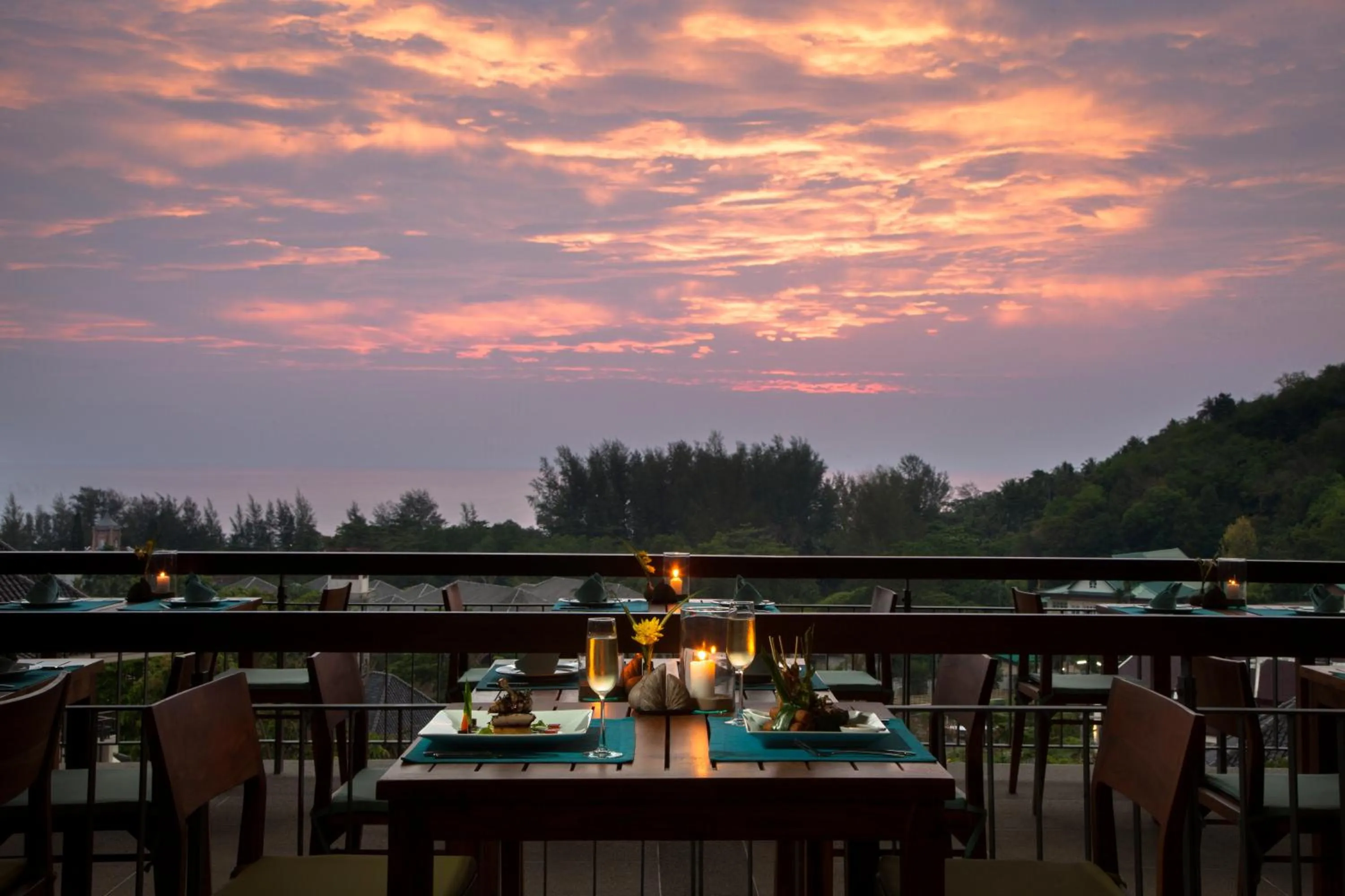 Restaurant/places to eat in Mandarava Resort and Spa, Karon Beach