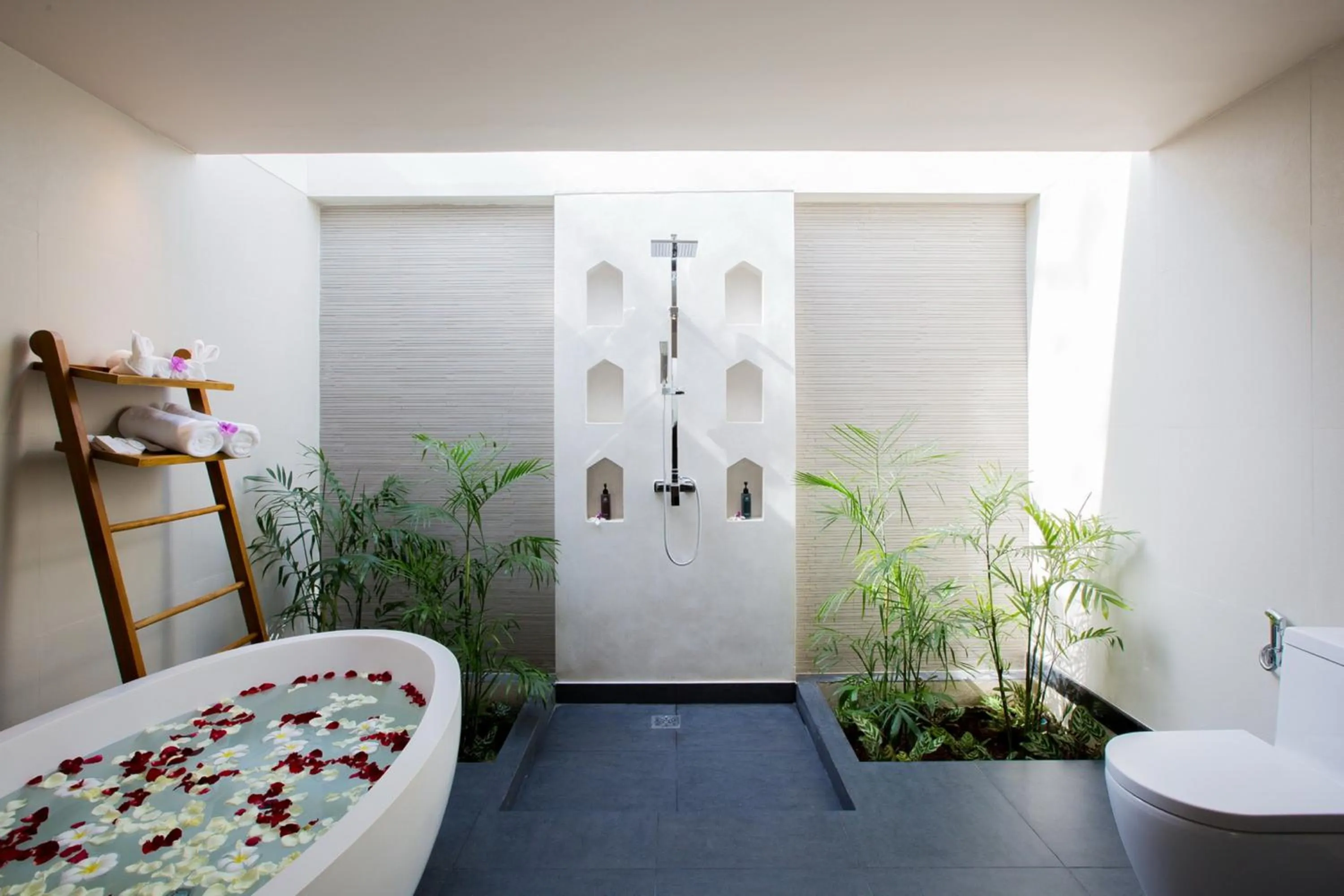 Bathroom, Bed in Mandarava Resort and Spa, Karon Beach
