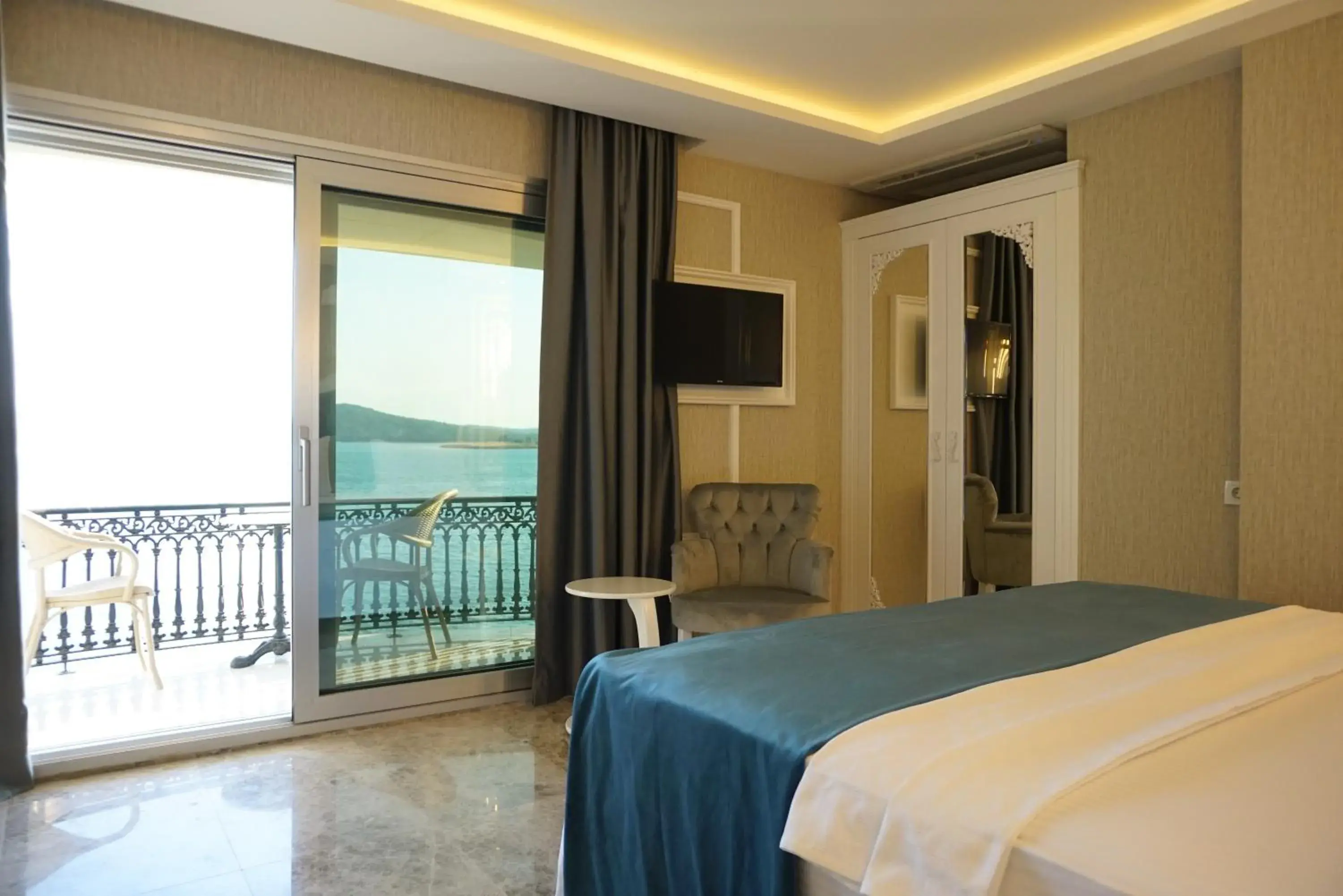 Deluxe Double Room with Balcony and Sea View - single occupancy in Kıvrakzade Otel Deluxe Double Room with Balcony and Sea View - single occupancy in Kıvrakzade Otel