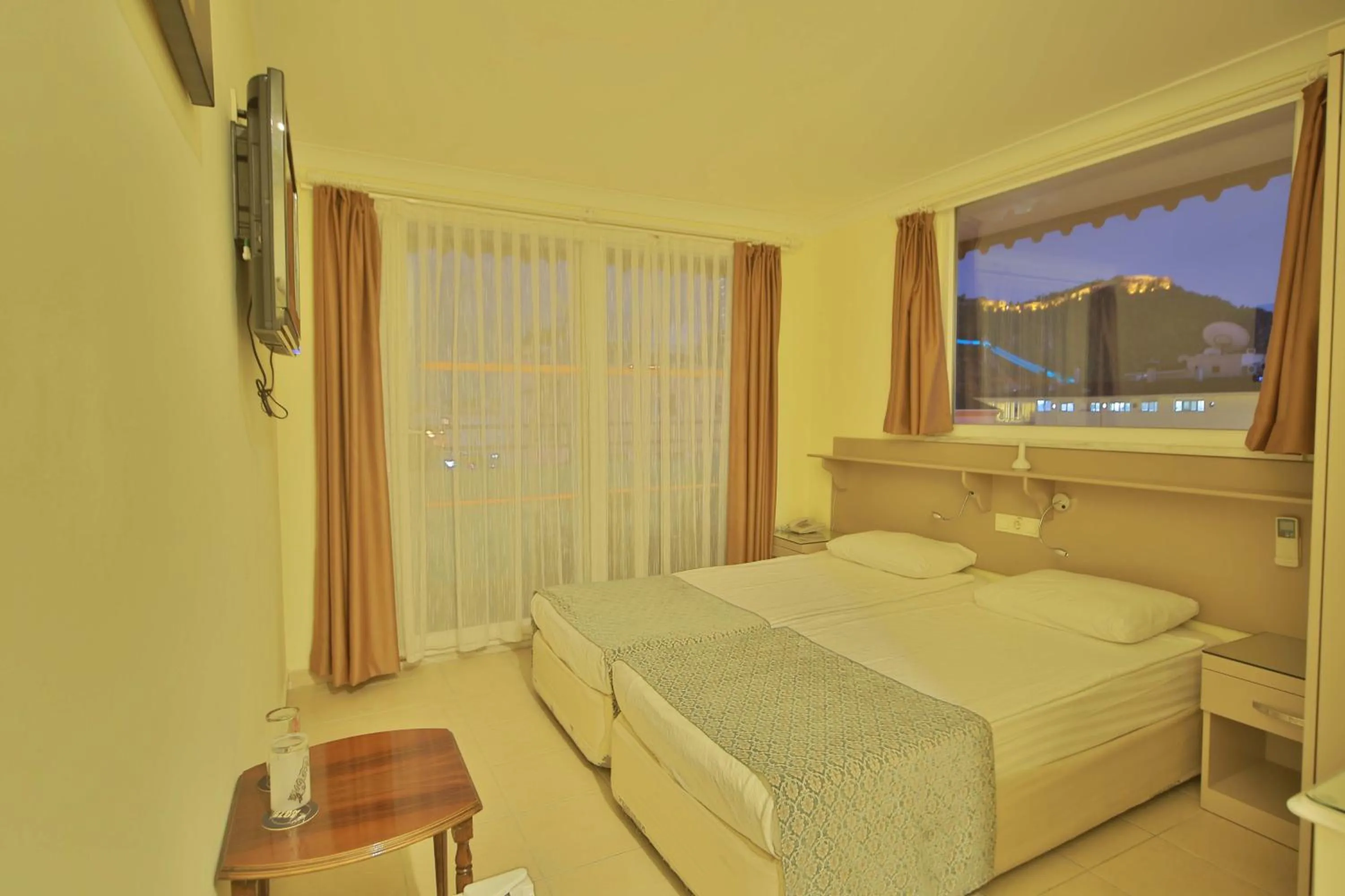 Photo of the whole room in Gallion Hotel