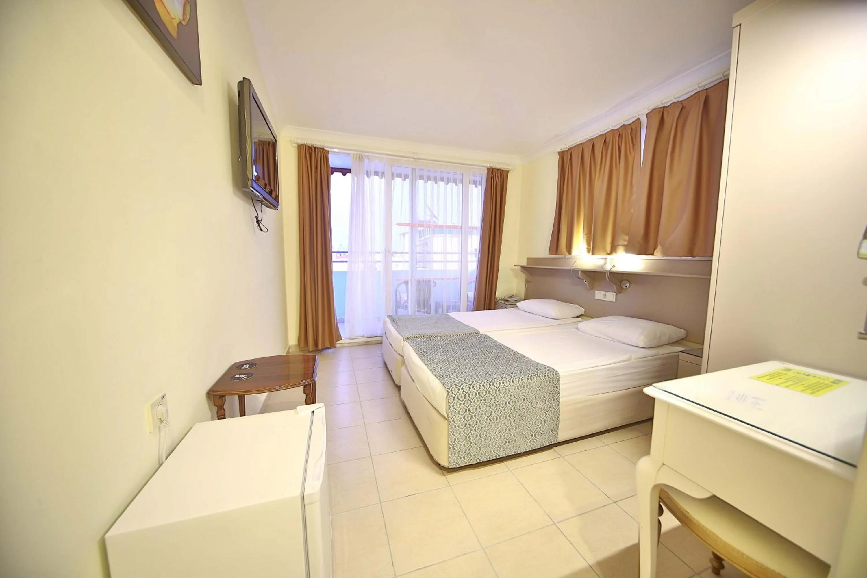 Photo of the whole room in Gallion Hotel