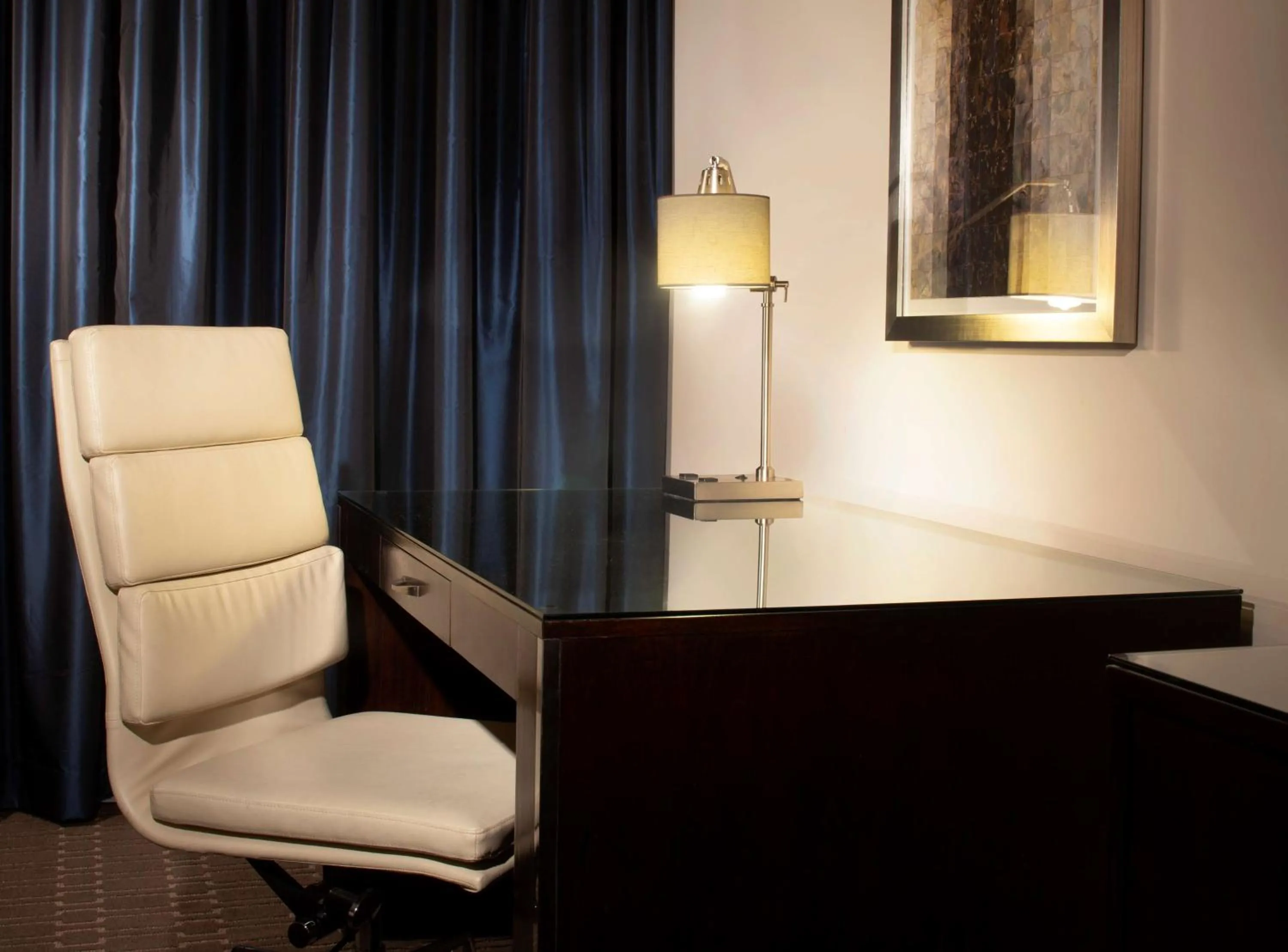 Bedroom in Hilton Alexandria Old Town