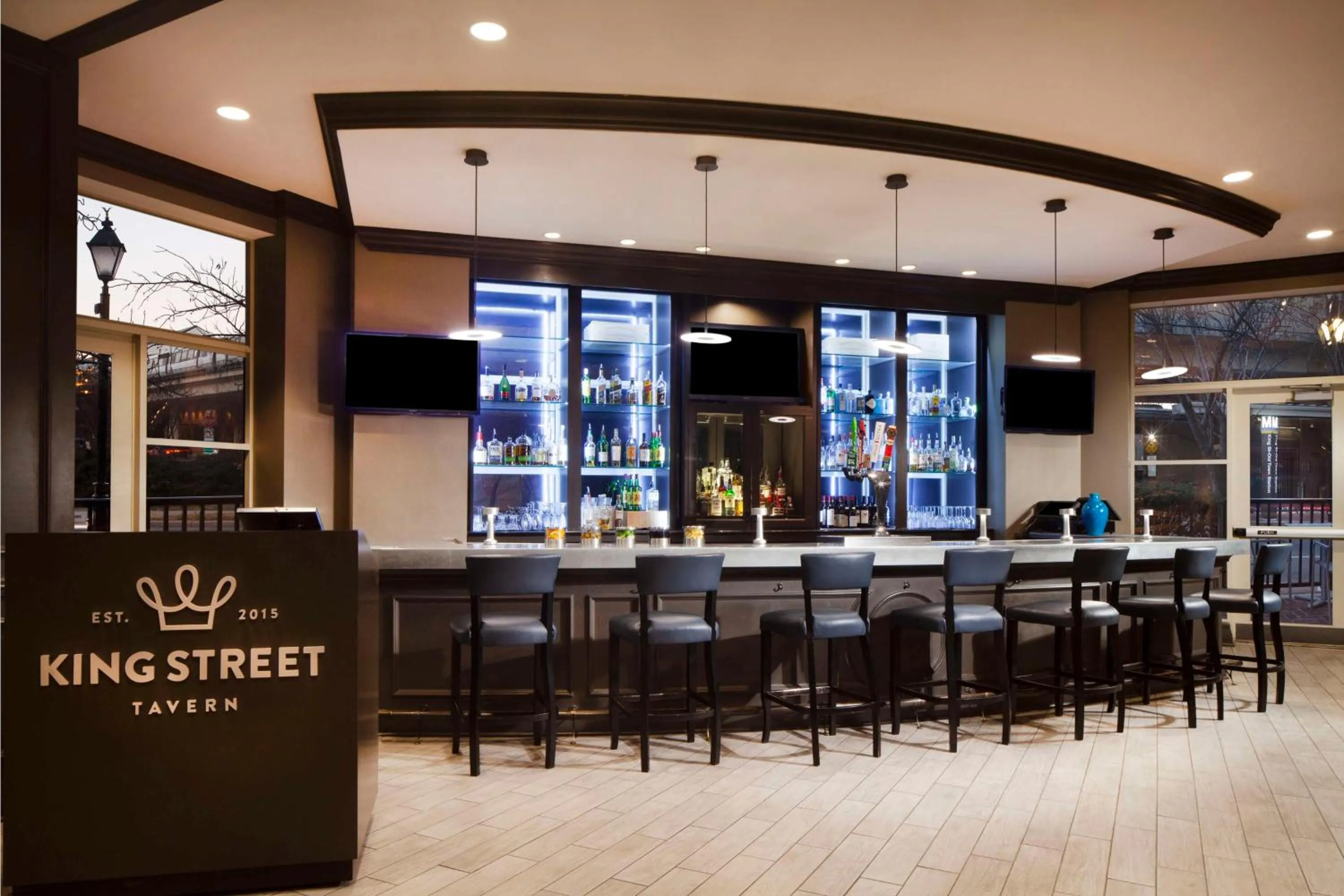 Restaurant/places to eat in Hilton Alexandria Old Town