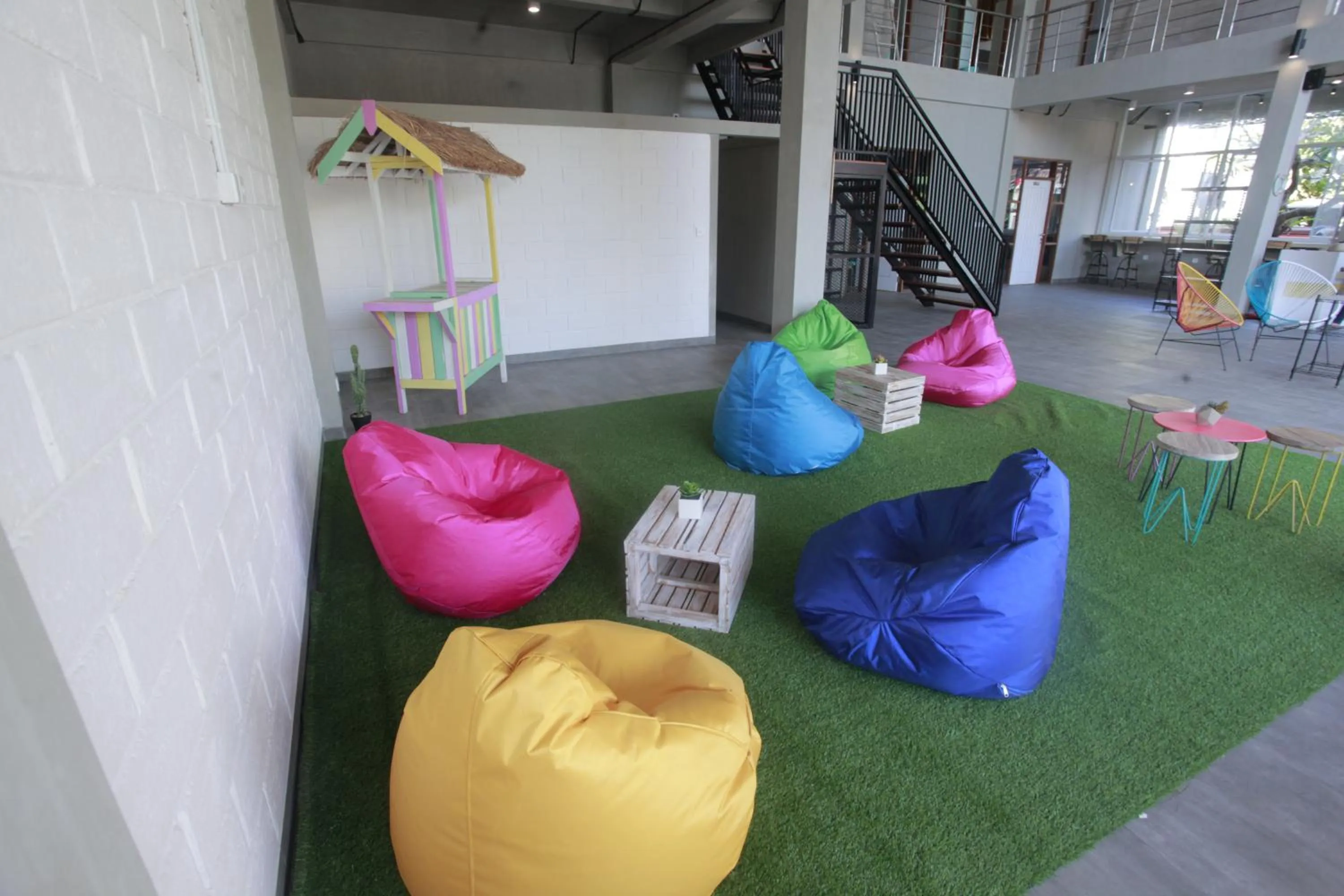 Communal lounge/ TV room in Beach Hut Hostel