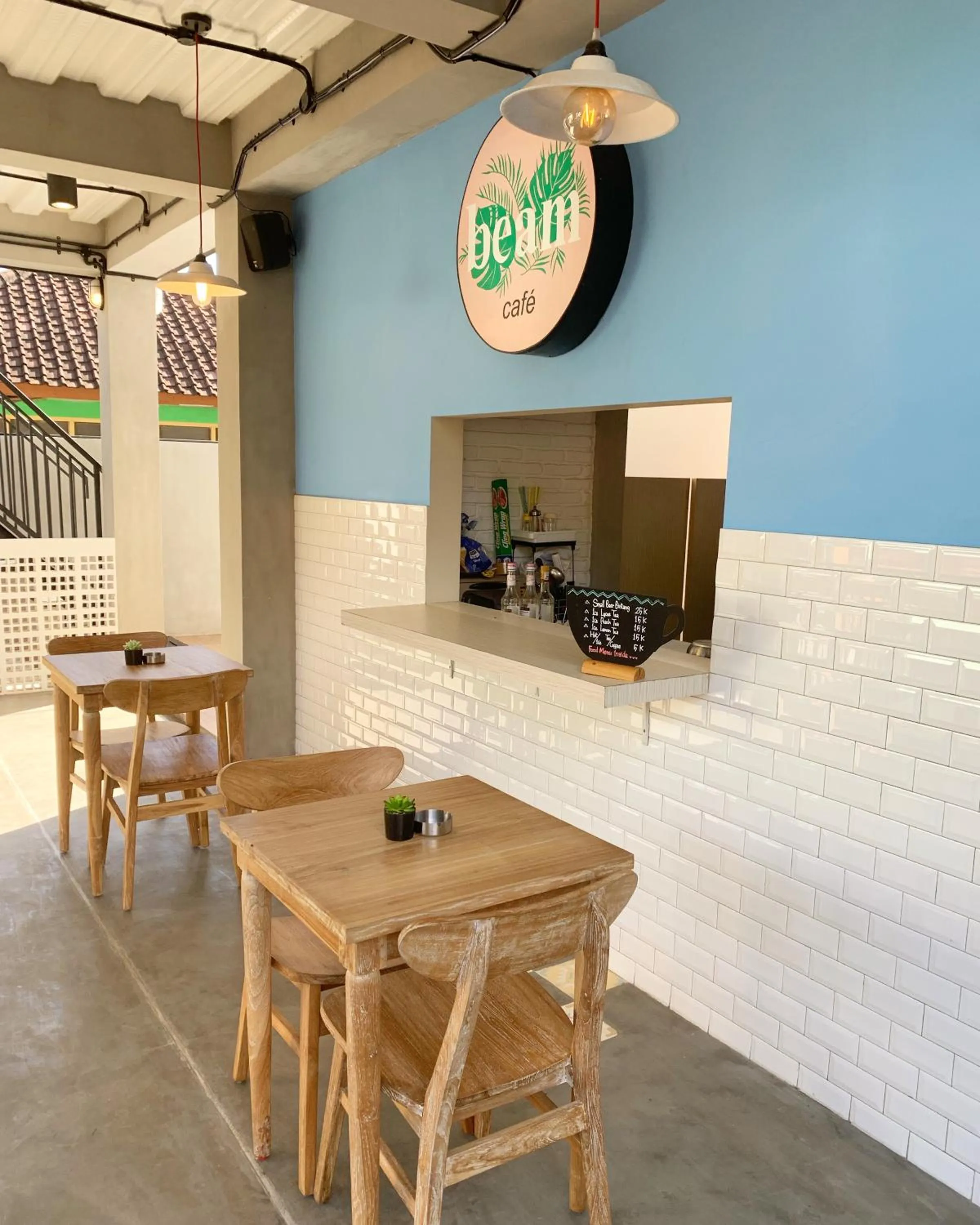 Restaurant/places to eat in Beach Hut Hostel