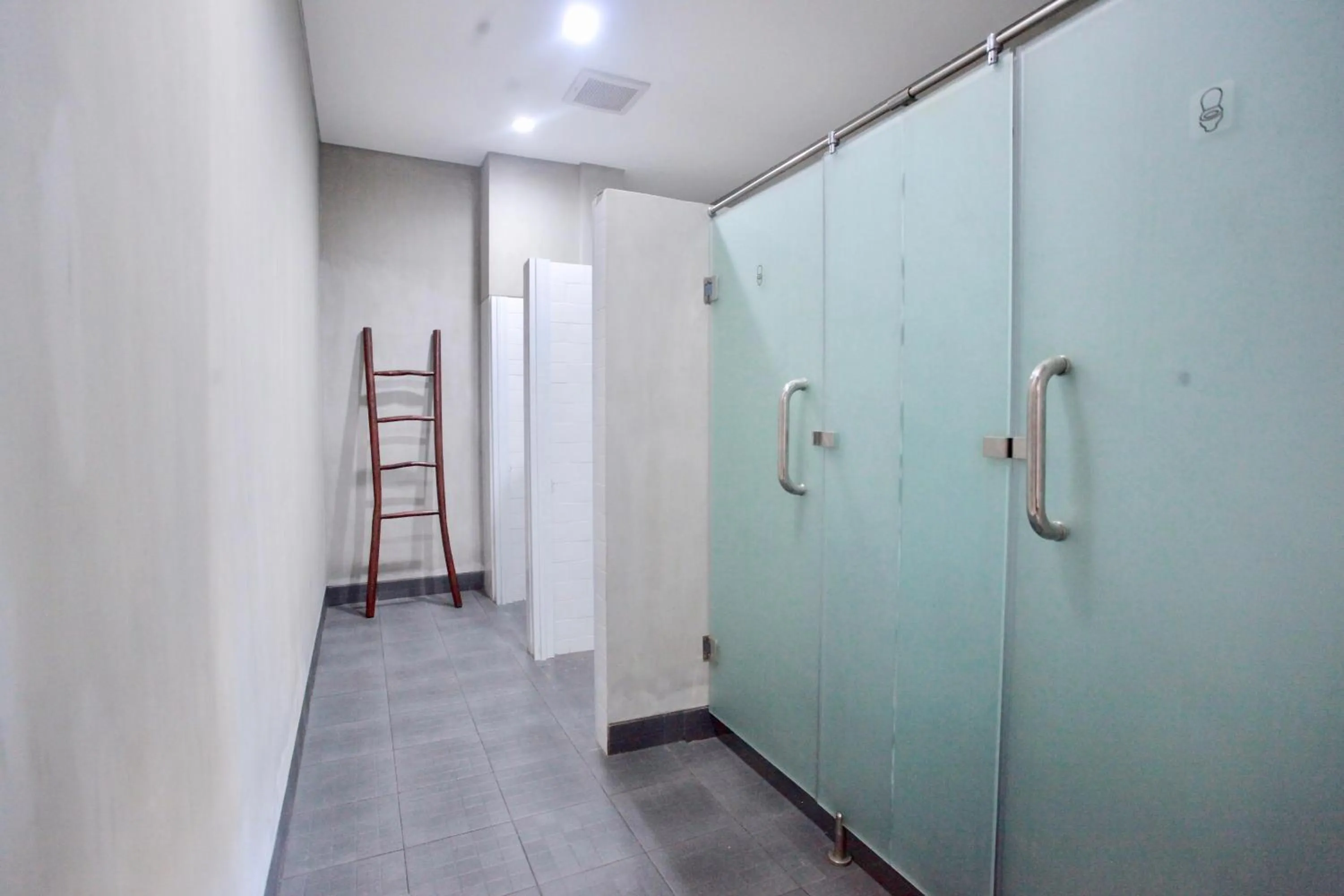 Public Bath in Beach Hut Hostel