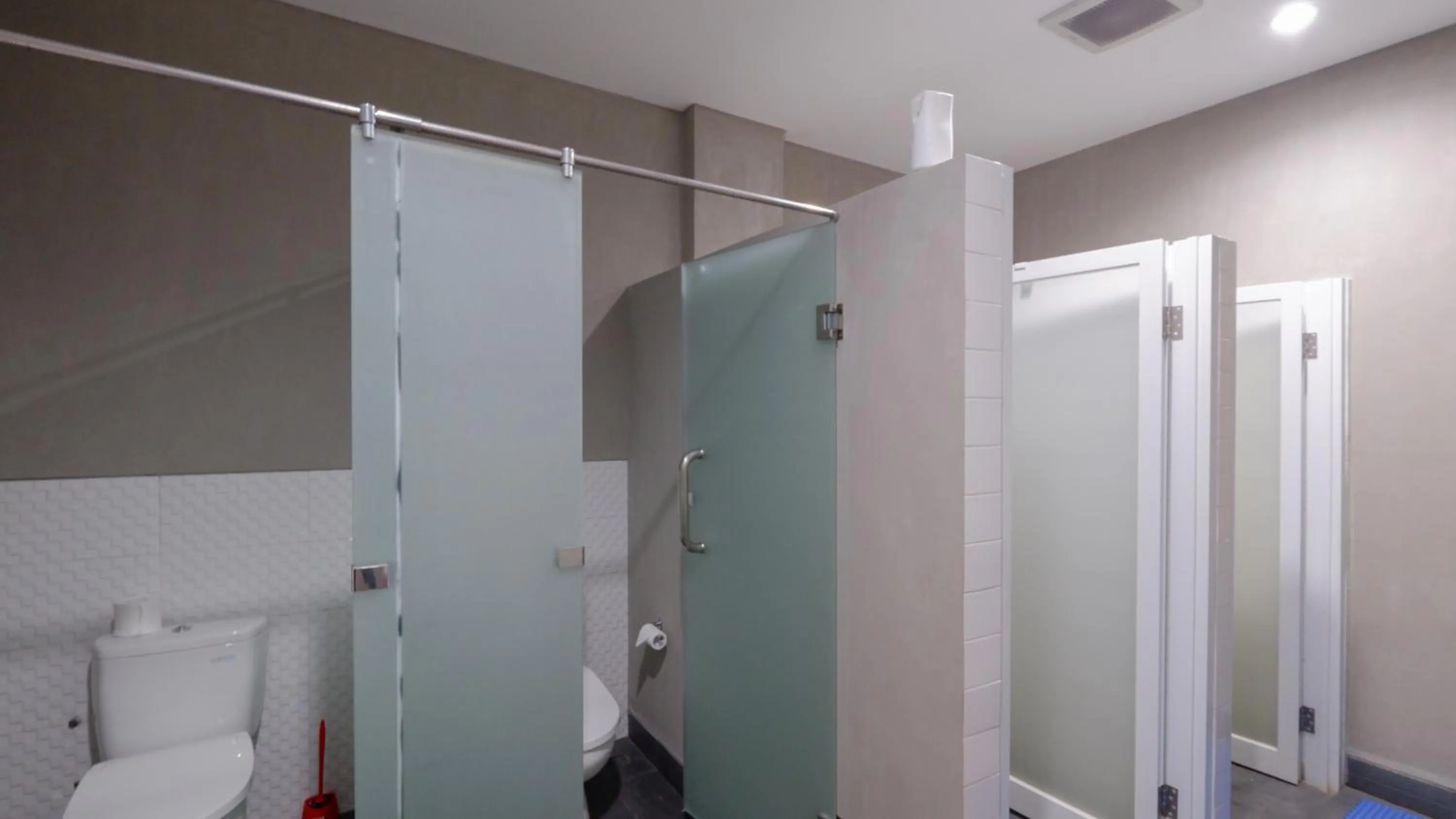 Toilet in Beach Hut Hostel