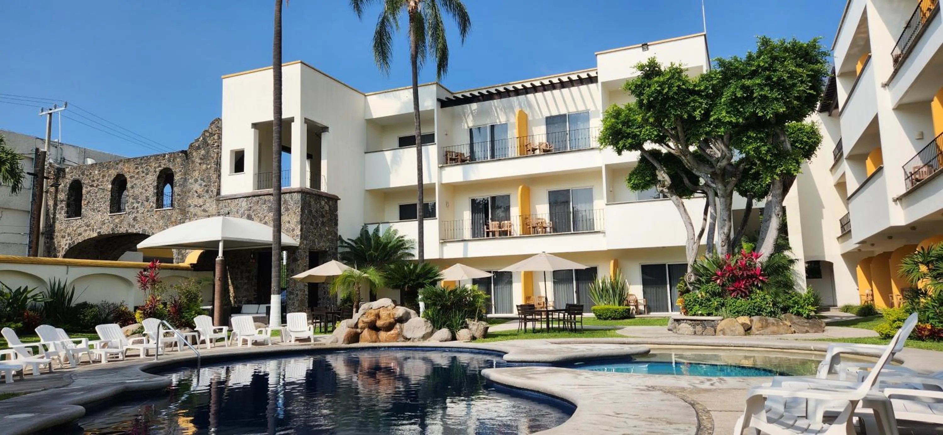 Property building in Casa Francisco