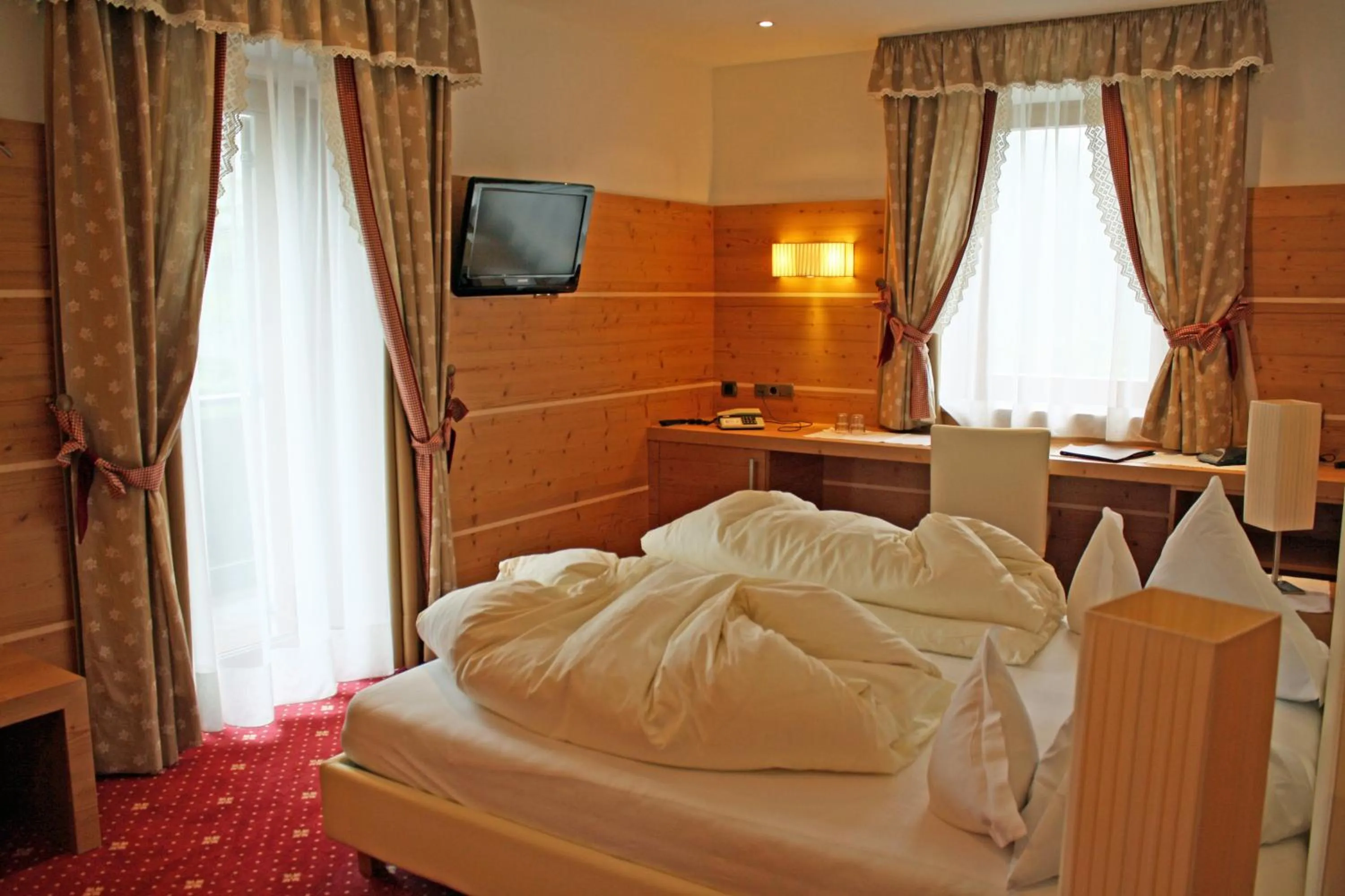 Photo of the whole room, Bed in Hotel Zebru