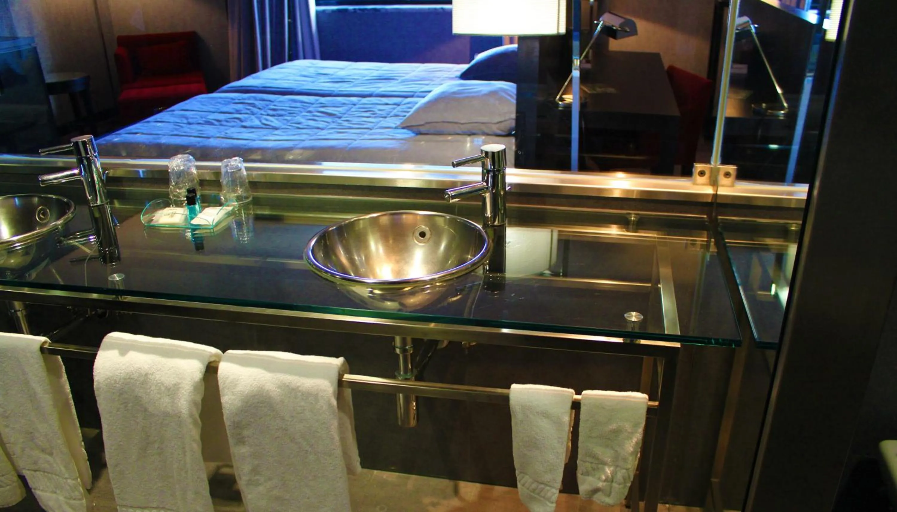 Bathroom, Bed in Alambique - Hotel Resort & Spa