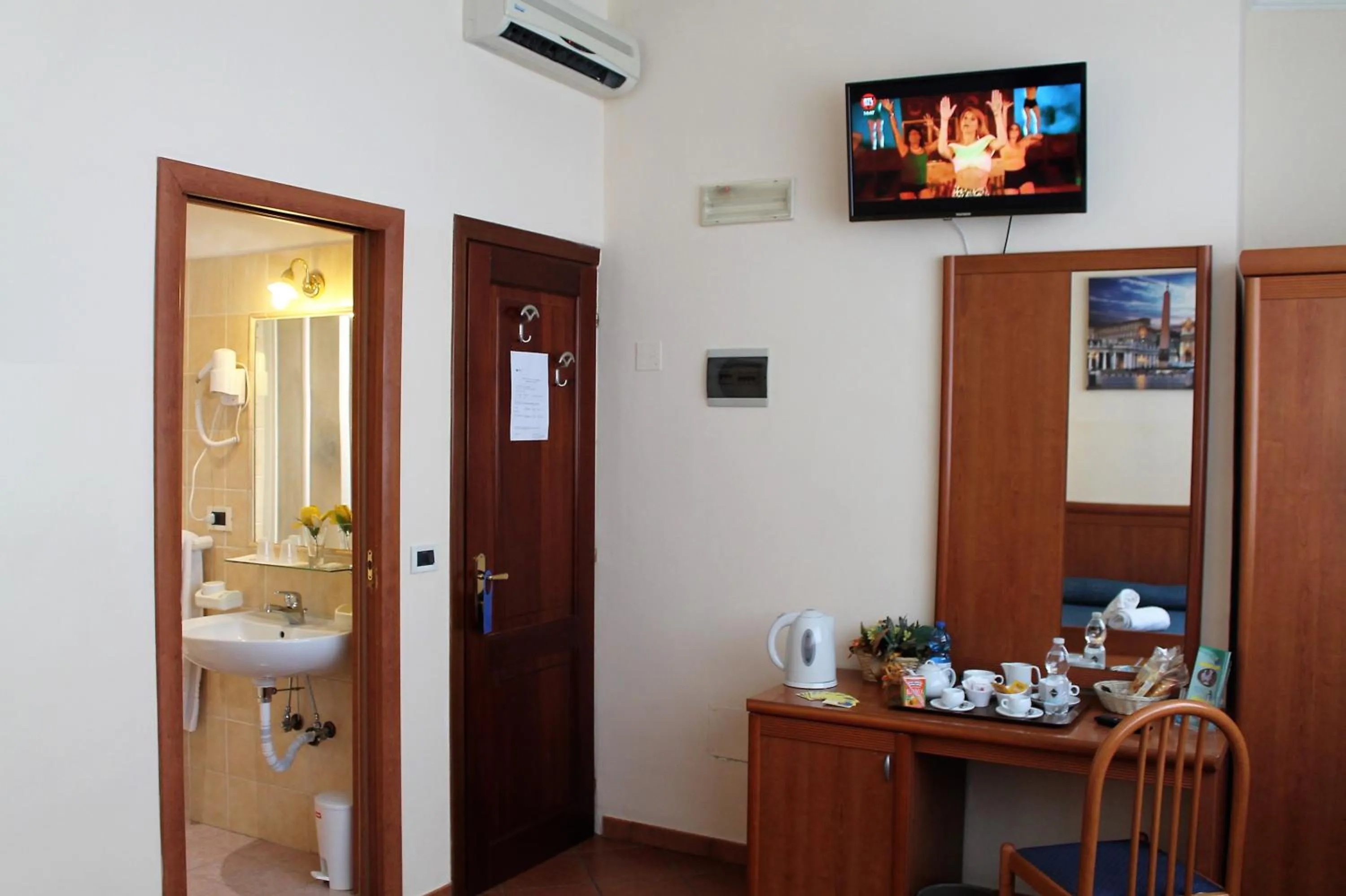 TV and multimedia in Nights In Rome