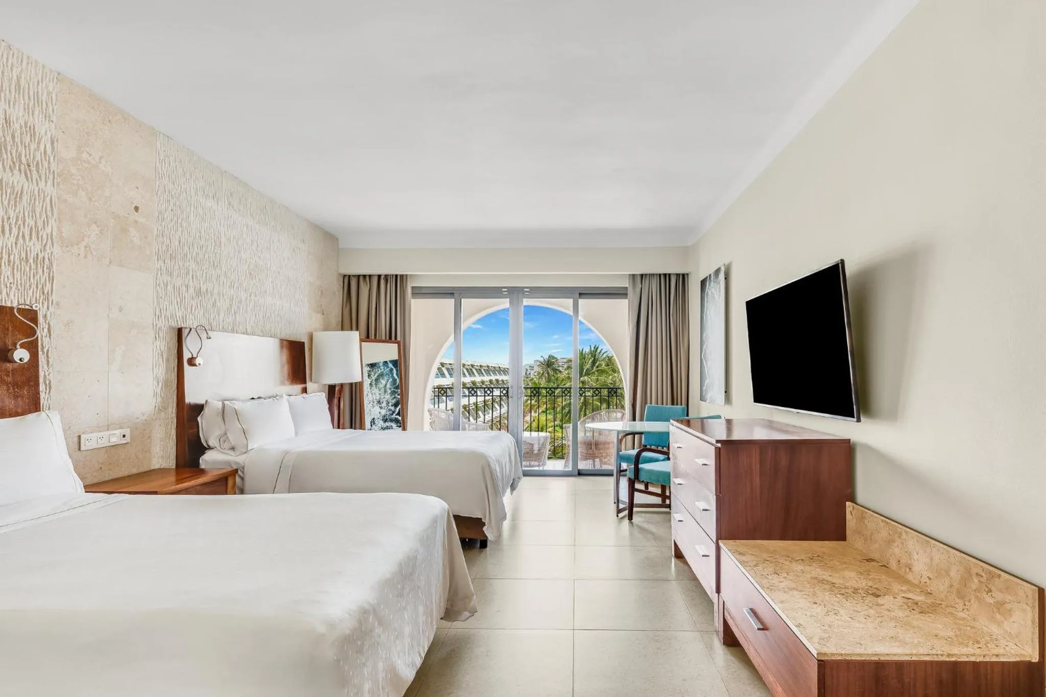 Photo of the whole room, Bed in Fiesta Americana Condesa Cancun - All Inclusive