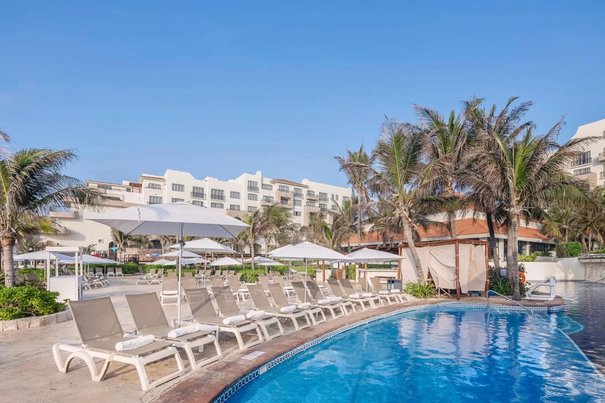 Swimming pool in Fiesta Americana Condesa Cancun - All Inclusive