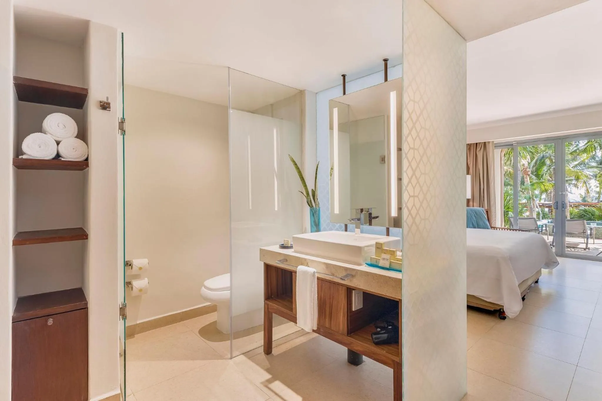 Bathroom, Bed in Fiesta Americana Condesa Cancun - All Inclusive