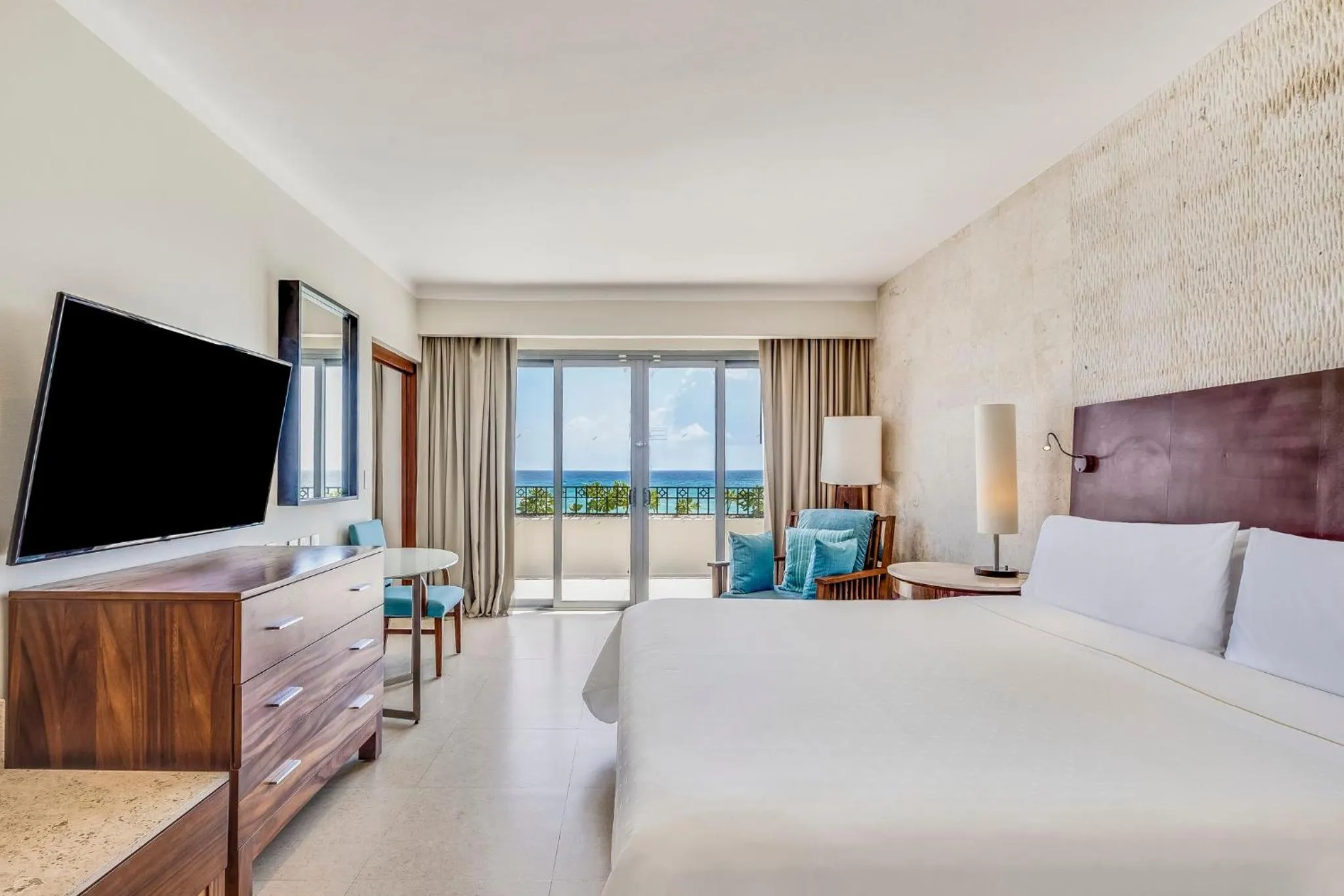 Photo of the whole room, Bed in Fiesta Americana Condesa Cancun - All Inclusive