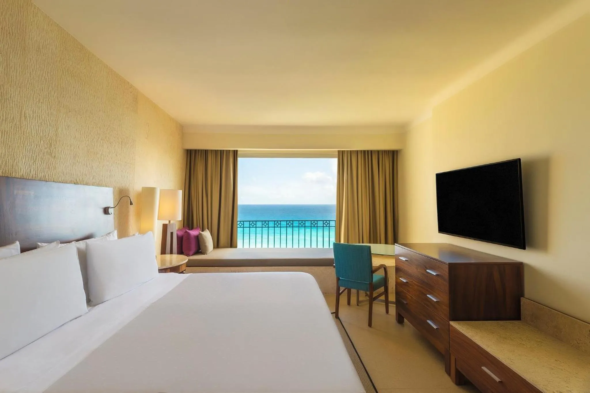 Photo of the whole room, Bed in Fiesta Americana Condesa Cancun - All Inclusive