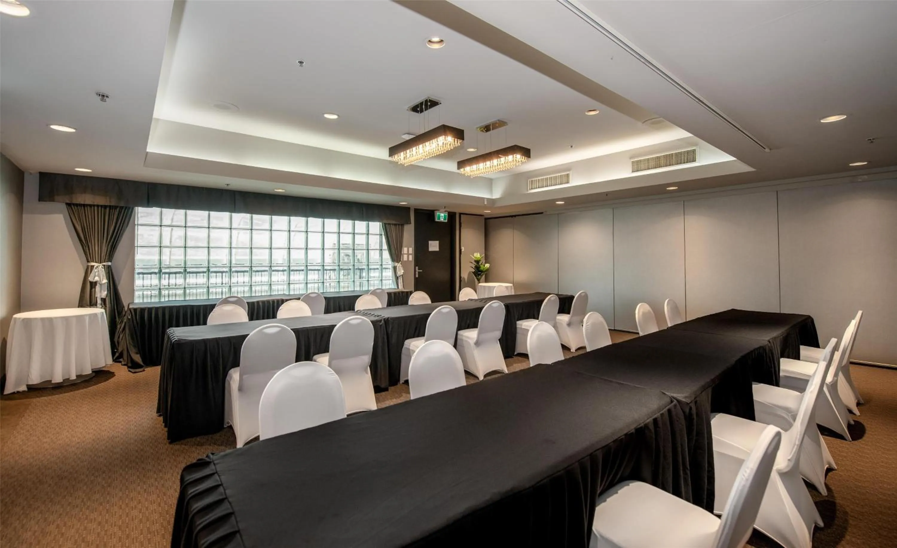 Meeting/conference room in Coast Lonsdale Quay Hotel