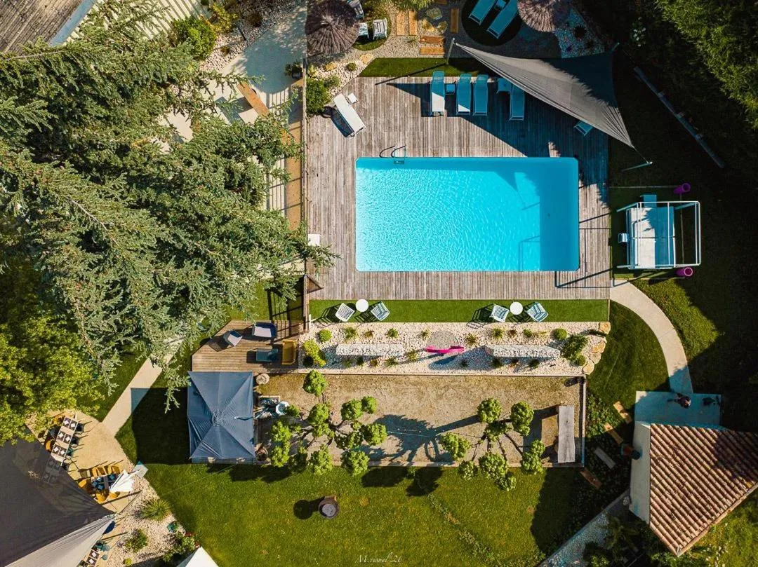 Garden in Hôtel Karène