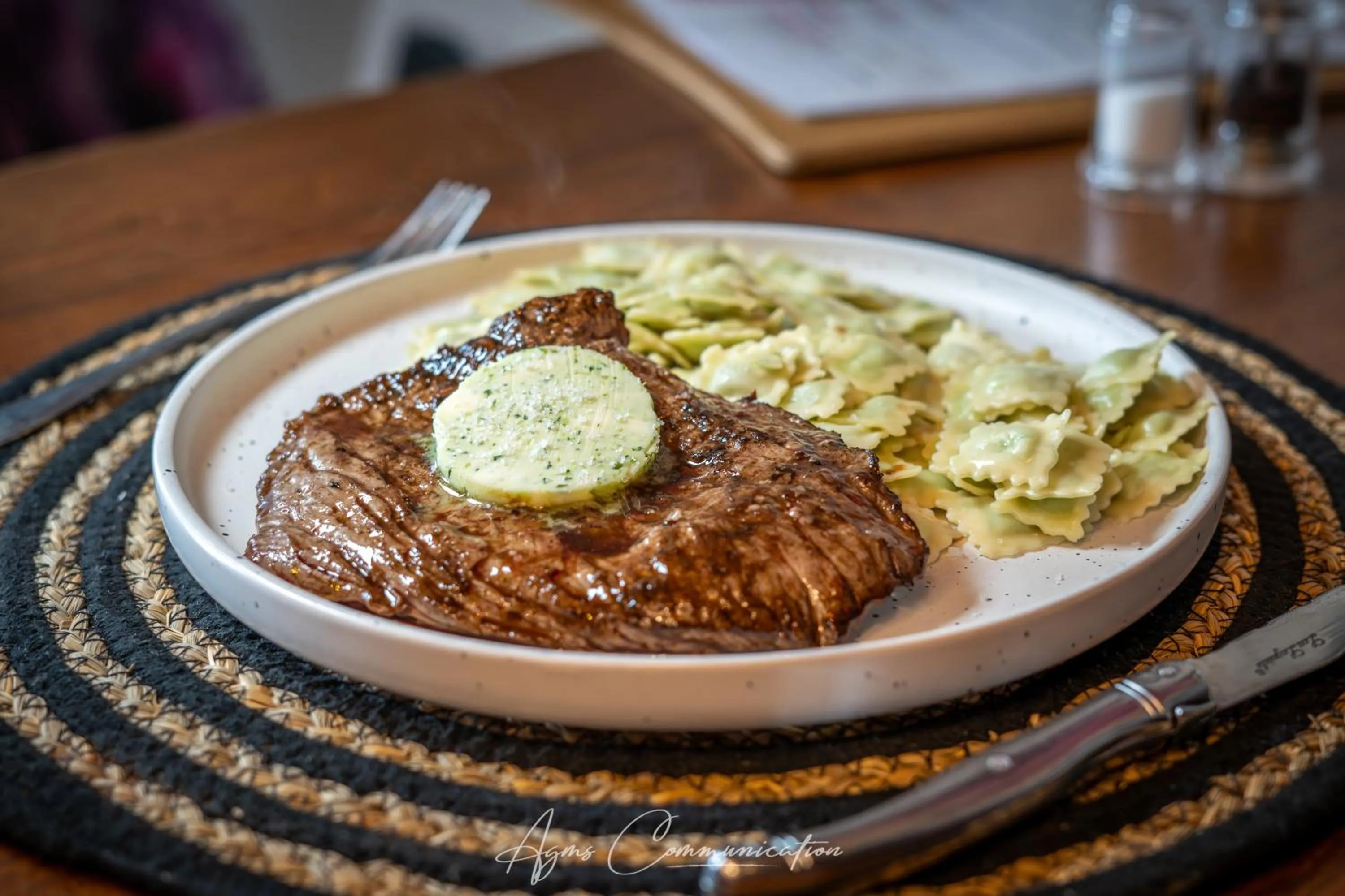 Restaurant/places to eat in Hôtel Karène