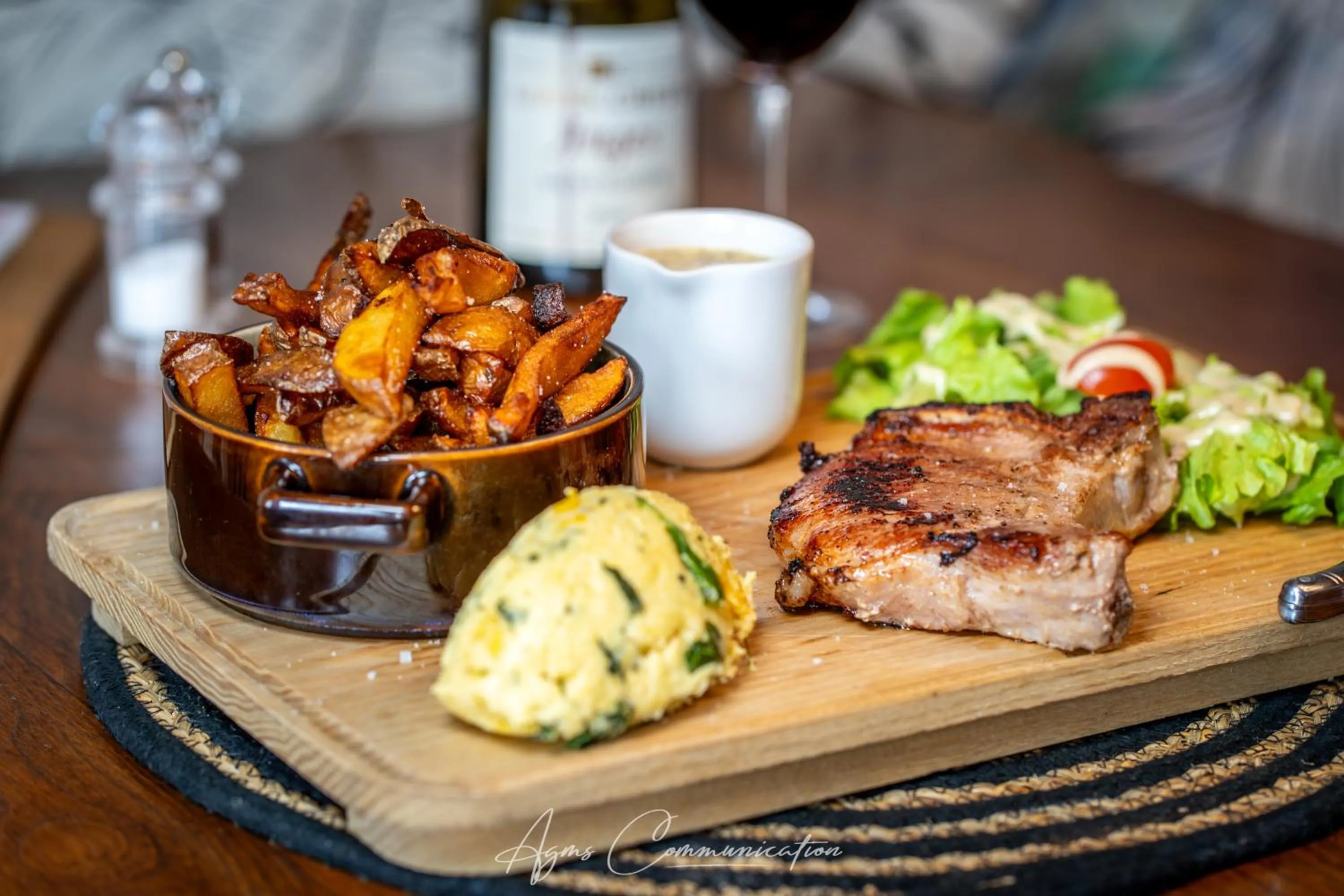 Restaurant/places to eat in Hôtel Karène