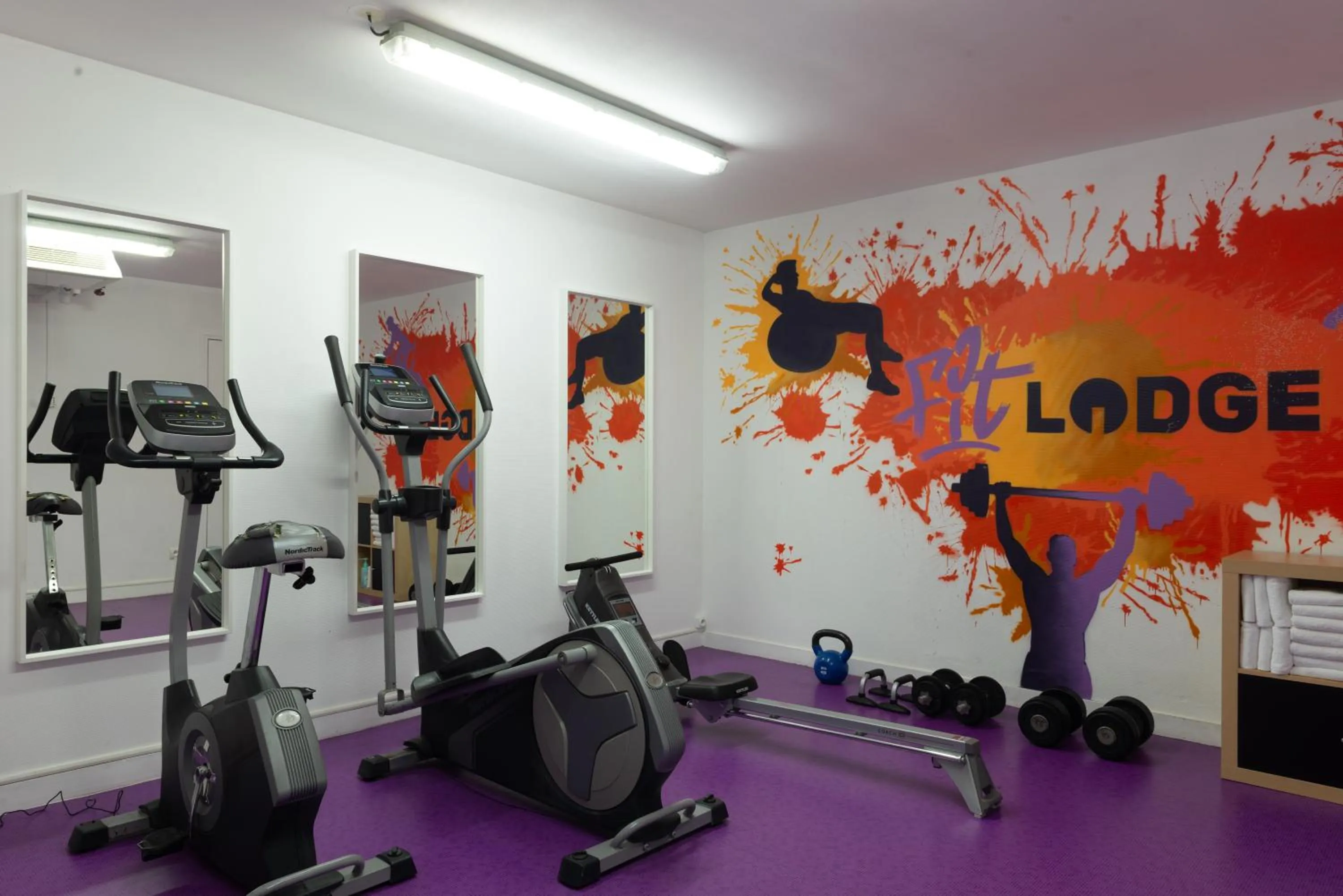 Fitness centre/facilities in EastLodge Lyon Est Eurexpo