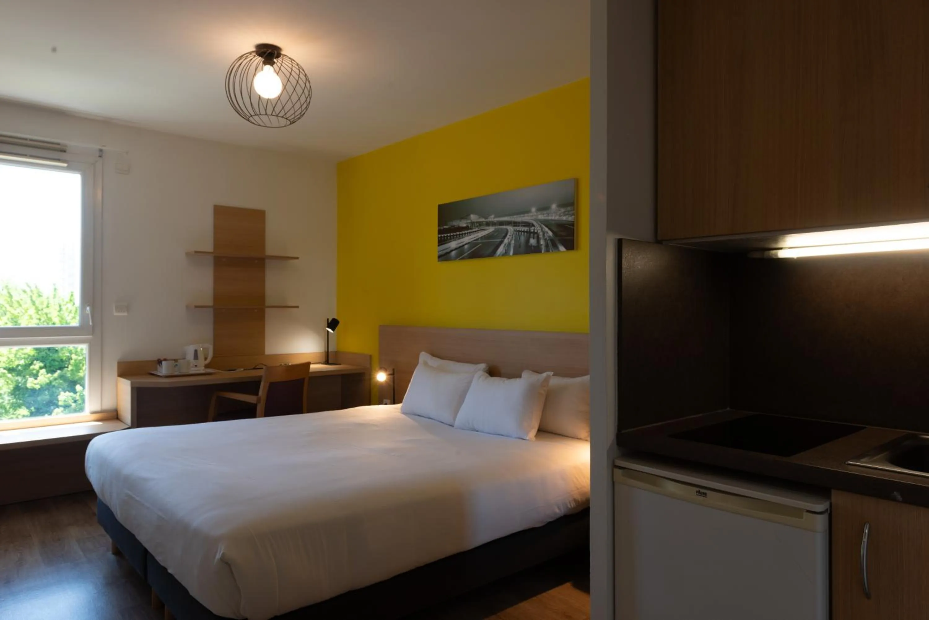 Photo of the whole room, Bed in EastLodge Lyon Est Eurexpo